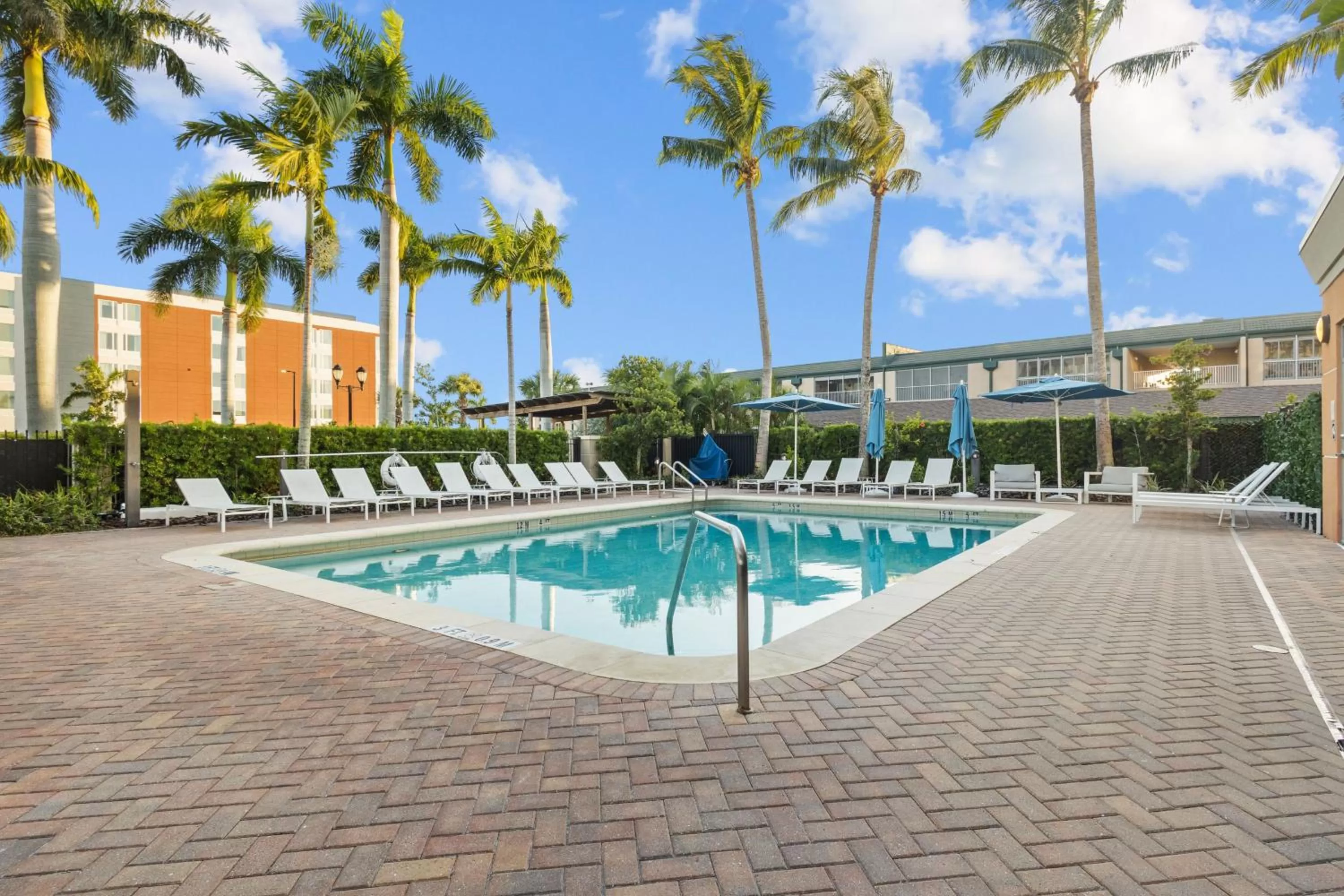 Swimming pool in Four Points by Sheraton Punta Gorda Harborside