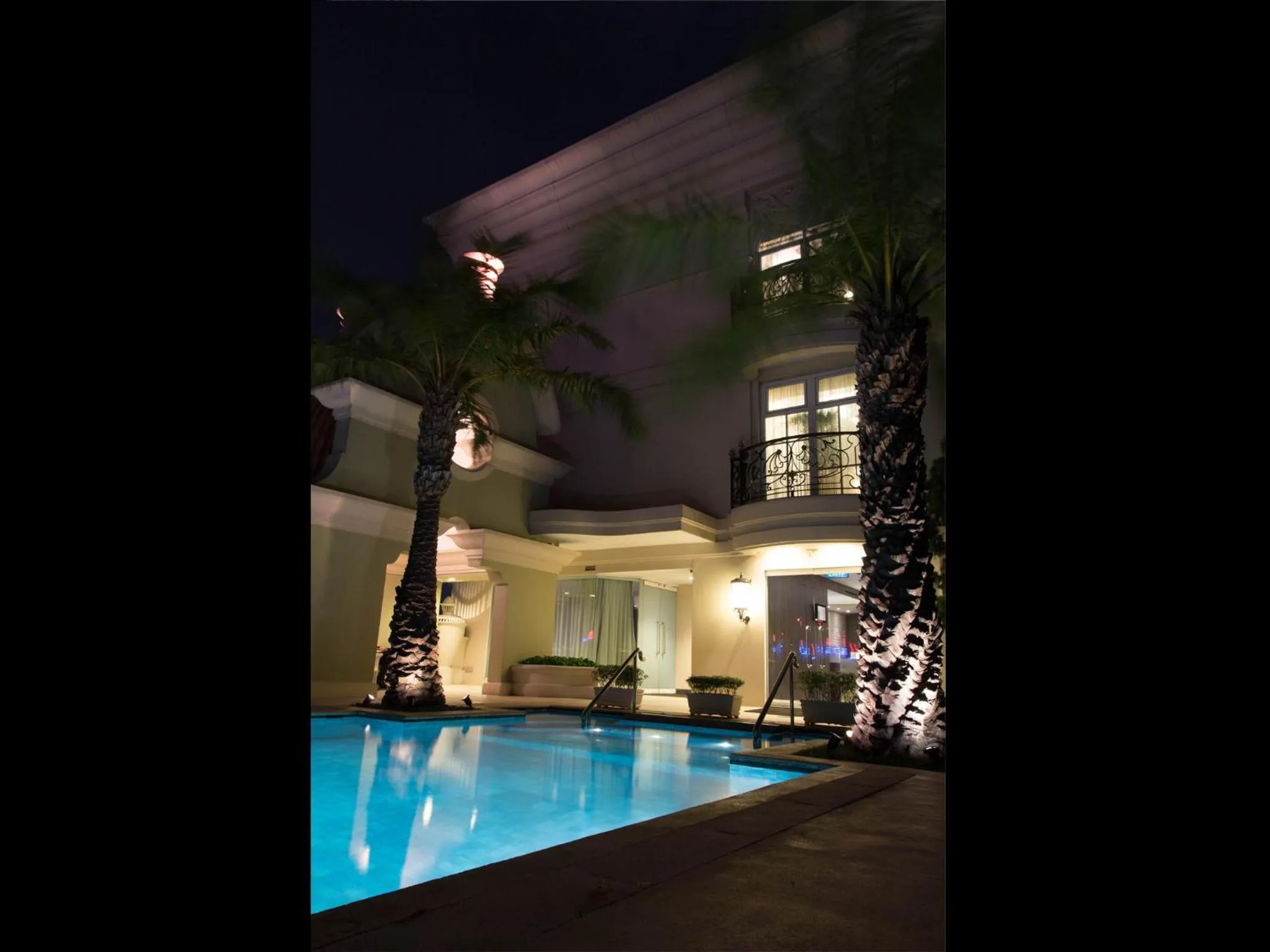 Swimming pool in Hotel Gran Mahakam