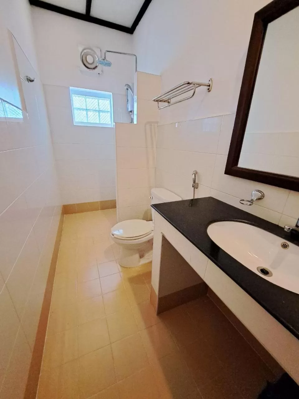 Bathroom in DEN HOTEL TOTONOU SIEM REAP