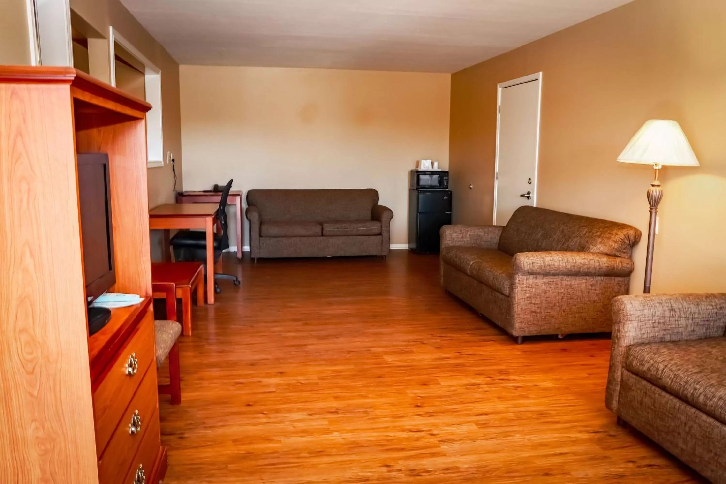 King Suite with One King Bed and Two Sofa Beds - Non-Smoking in SureStay Hotel by Best Western Sonora