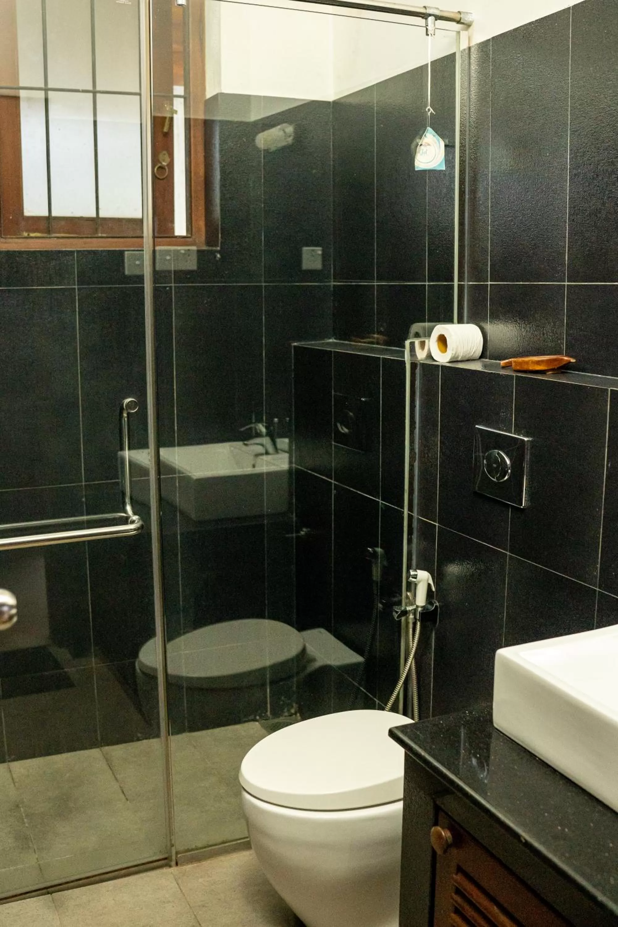 Toilet in Battaramulla Boutique Villa