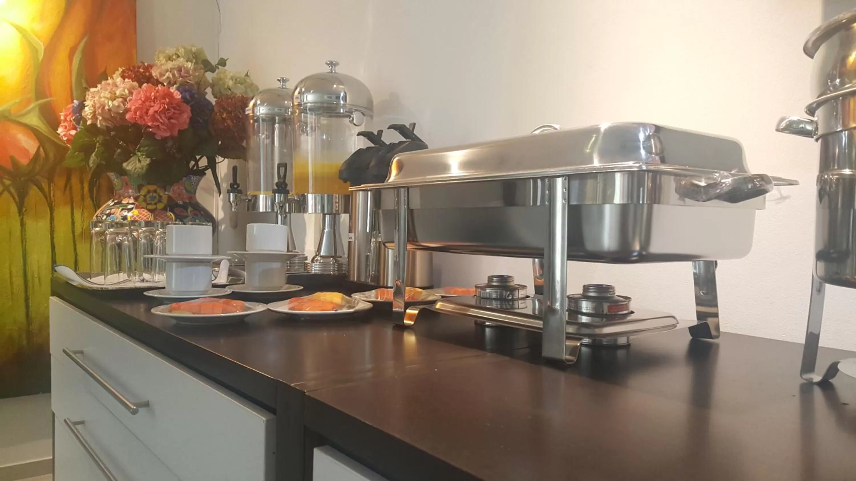 Buffet breakfast, Kitchen/Kitchenette in Suites 109 GH Usaquén