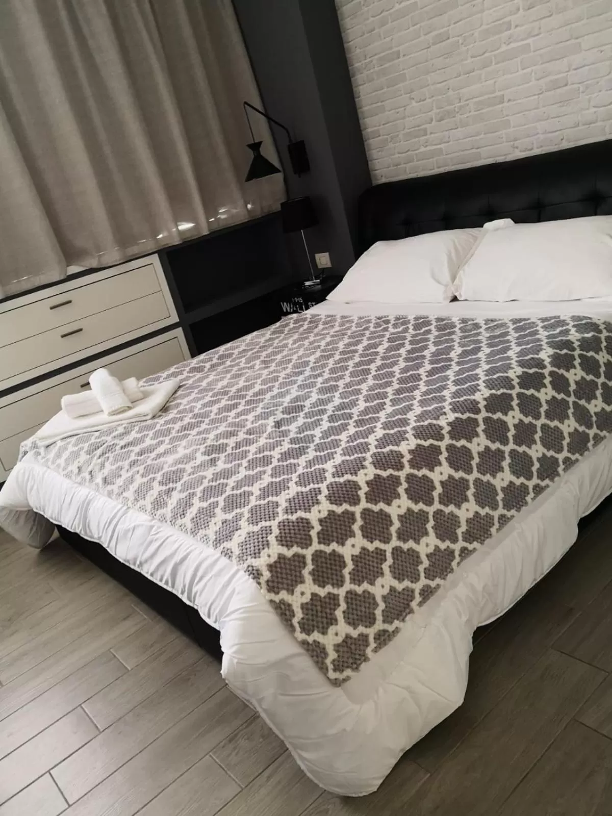 Bed in 2B Fifteen Floor Suite Napoli