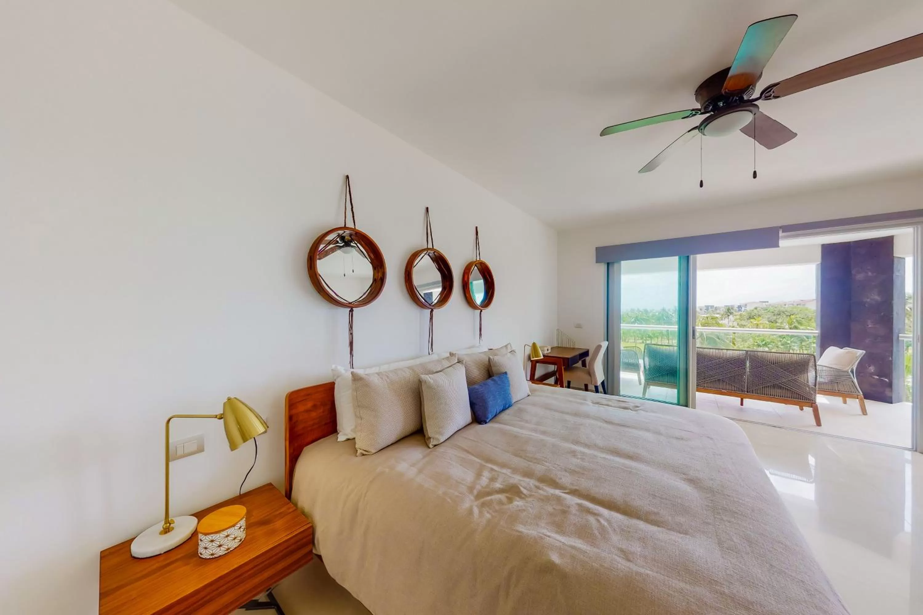 Bed in Hakuna Matata 725N at Mareazul Beachfront