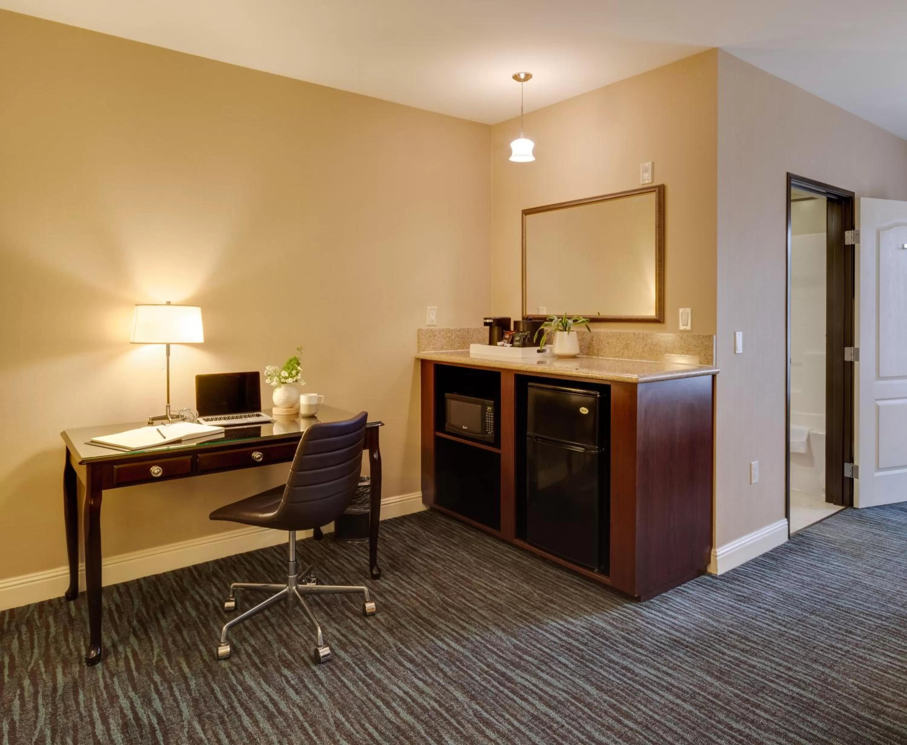 Coffee/tea facilities in Ayres Hotel & Spa Mission Viejo - Lake Forest