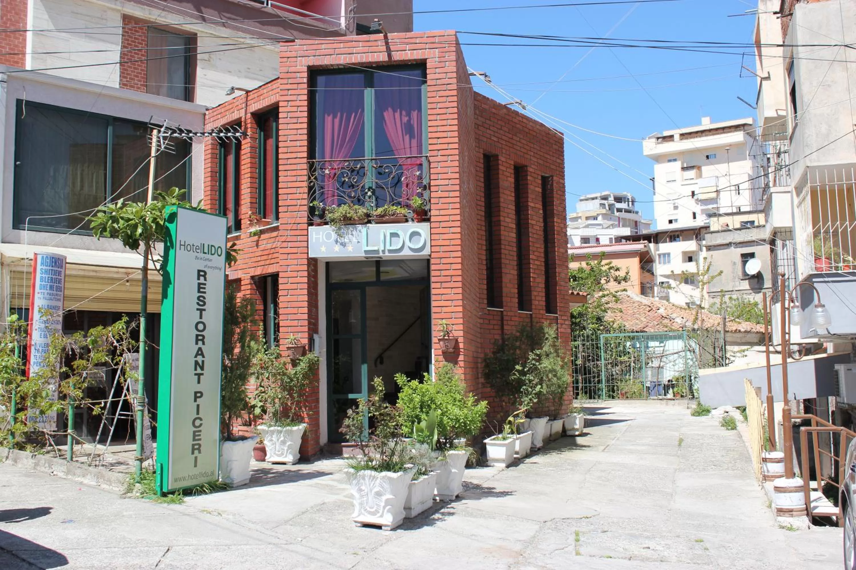 Facade/entrance, Property Building in Hotel Lido