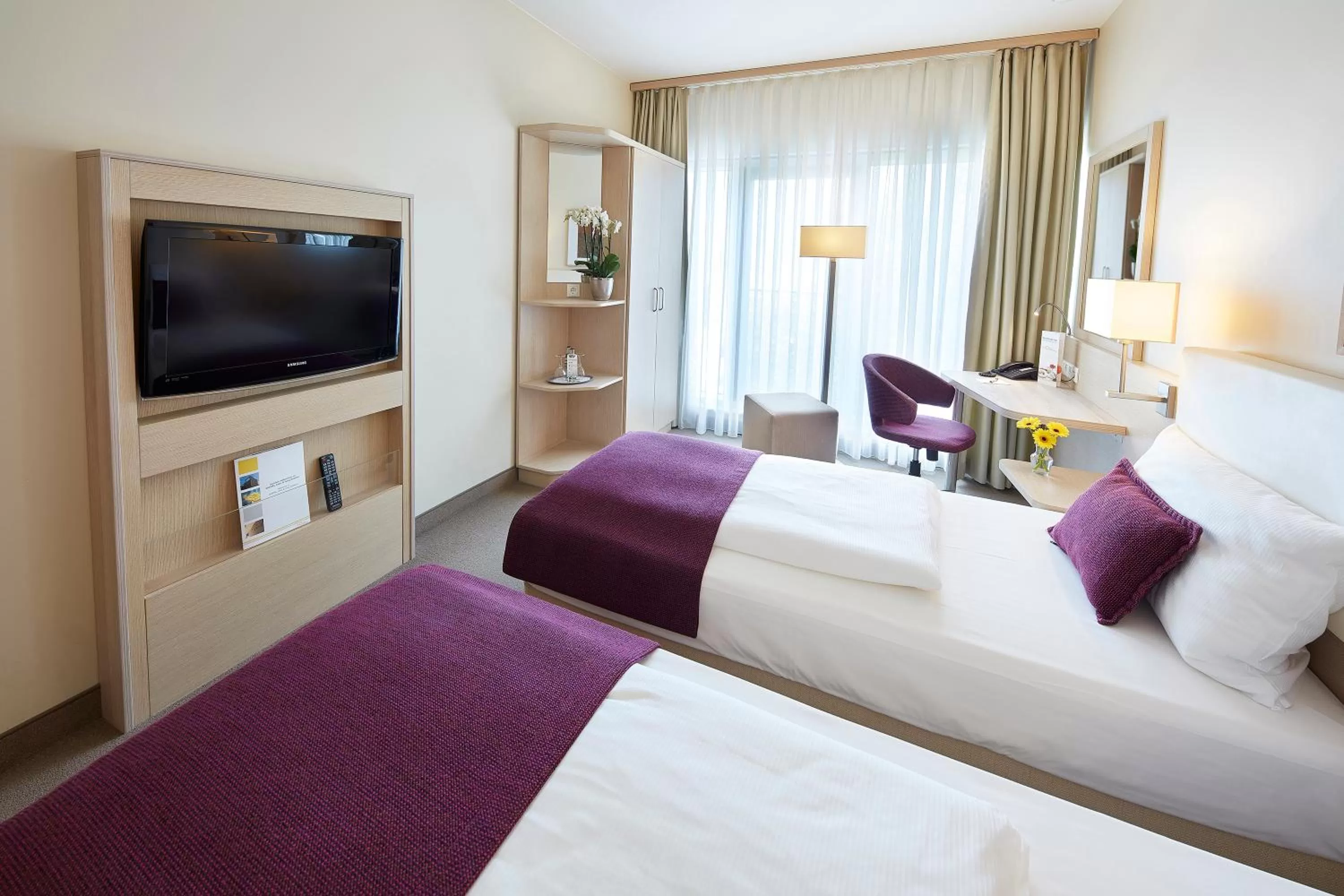 Photo of the whole room, Bed in GHOTEL hotel & living Koblenz