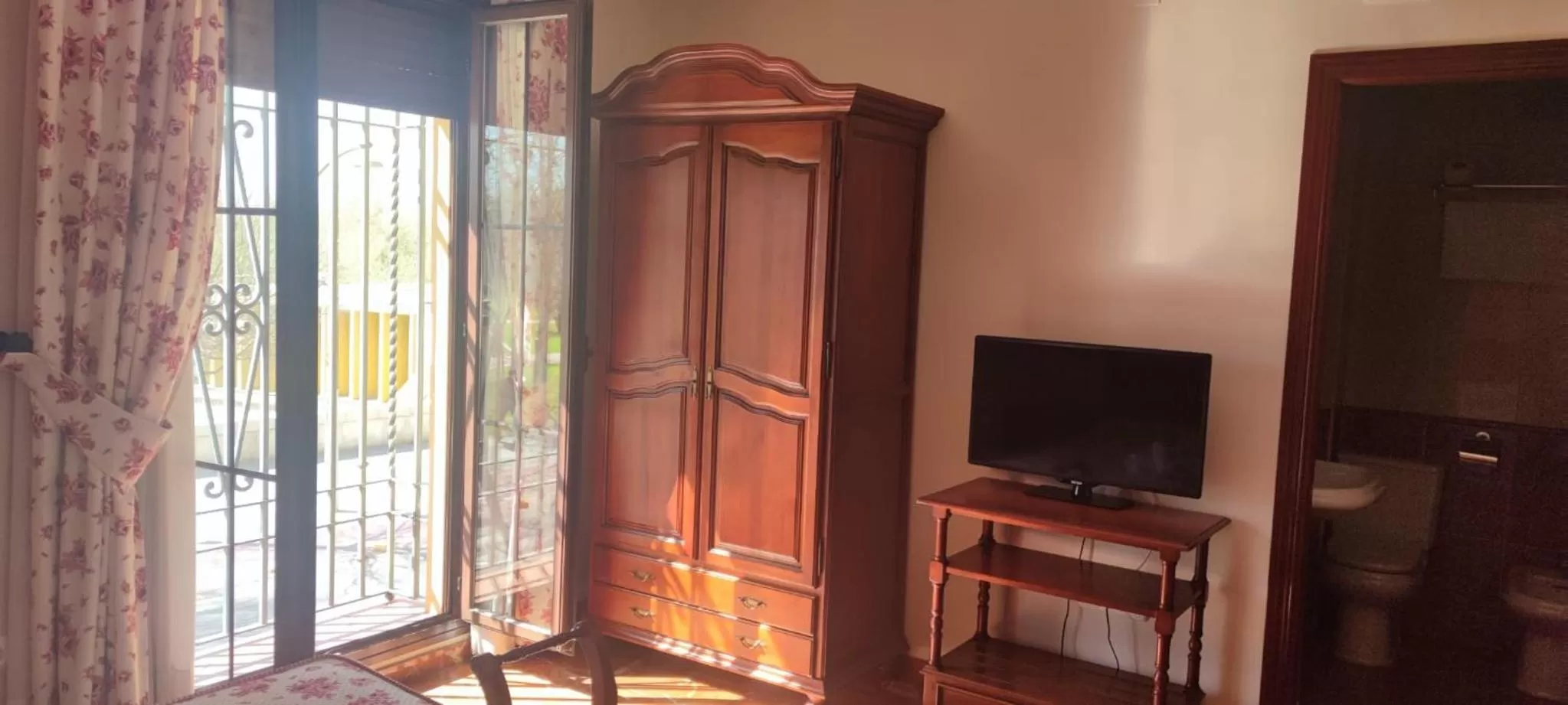 TV/Entertainment Center in La Posada del Molino