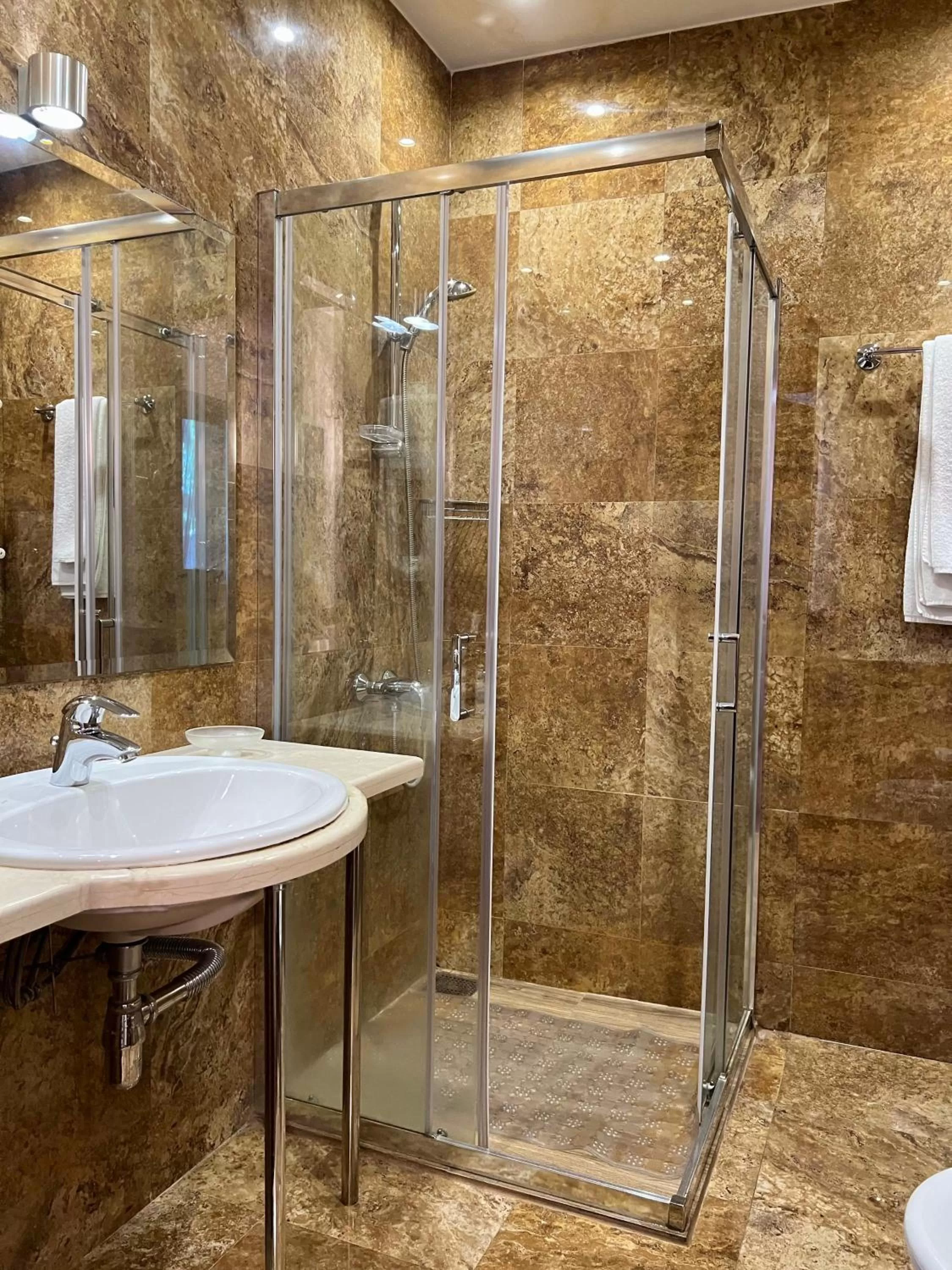 Shower in JEPPESEN RESIDENCE