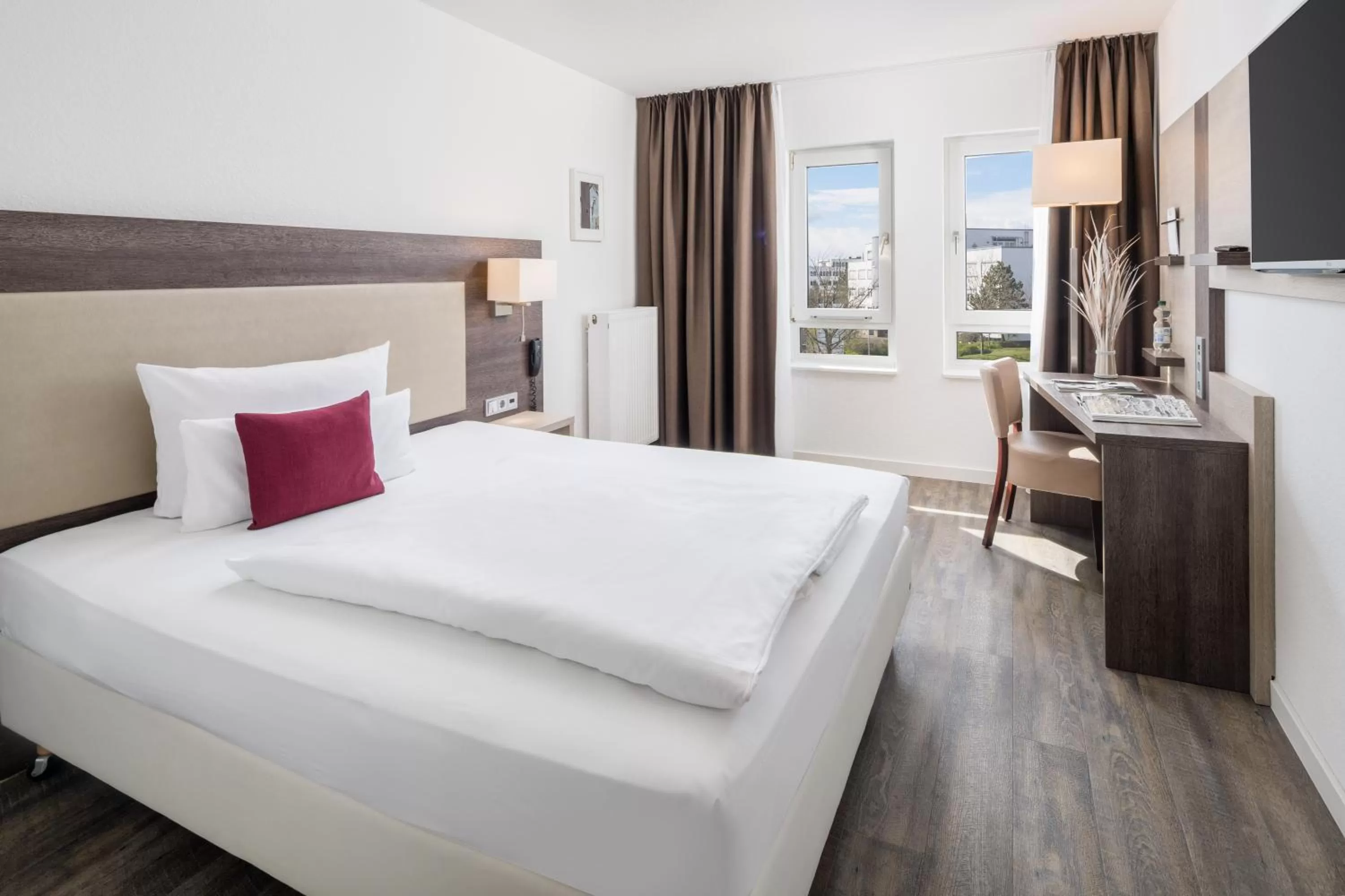 Photo of the whole room, Bed in Hotel Newton Karlsruhe