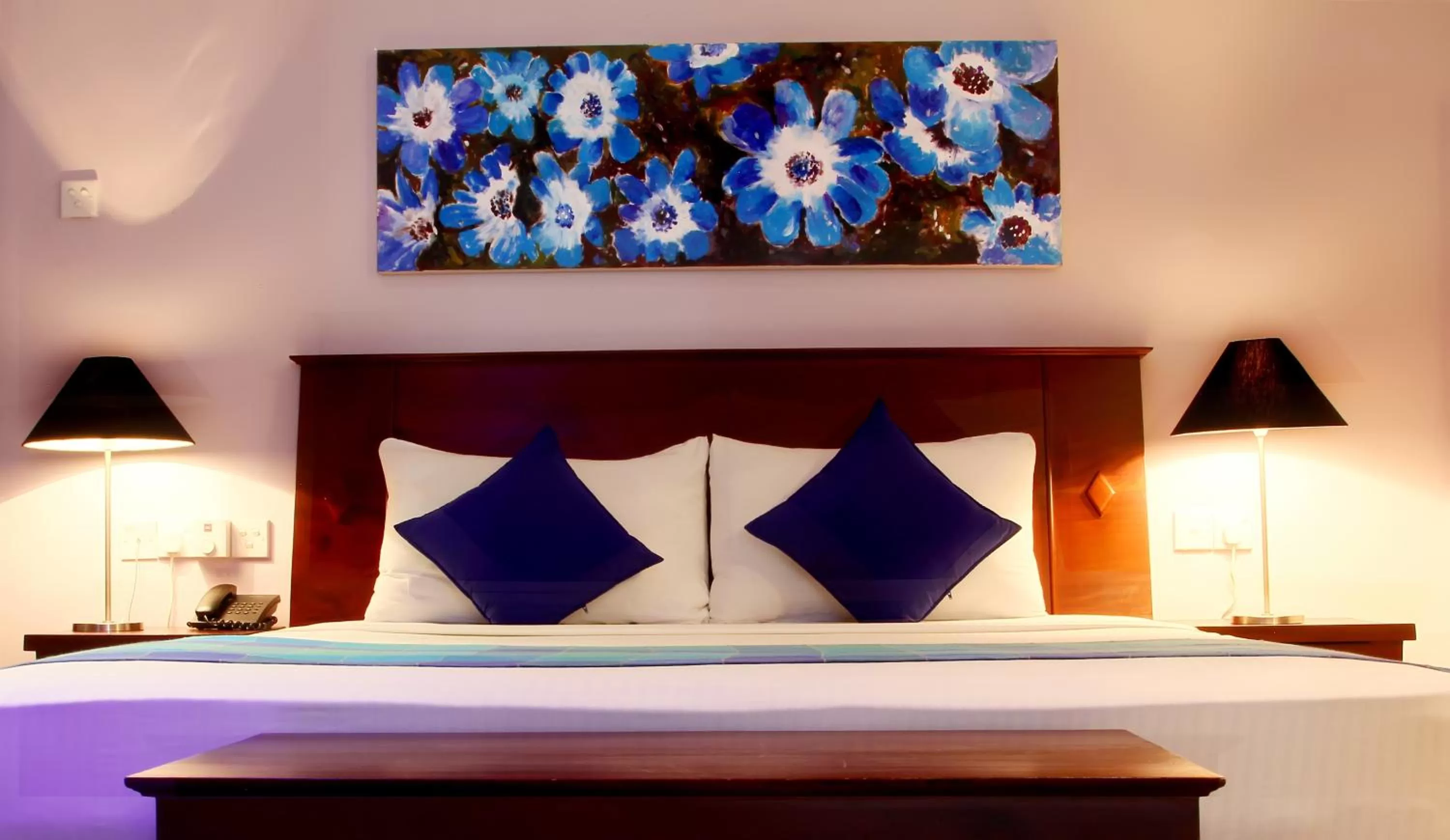 Bed in Opulent River Face Hotel