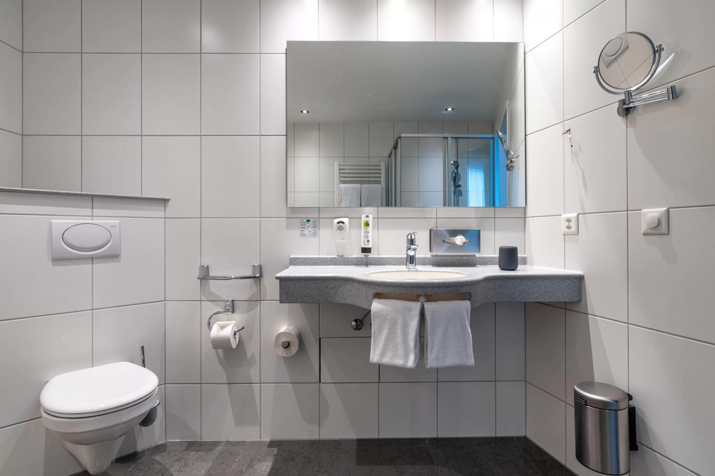 Shower in b-smart hotel Schönenwerd