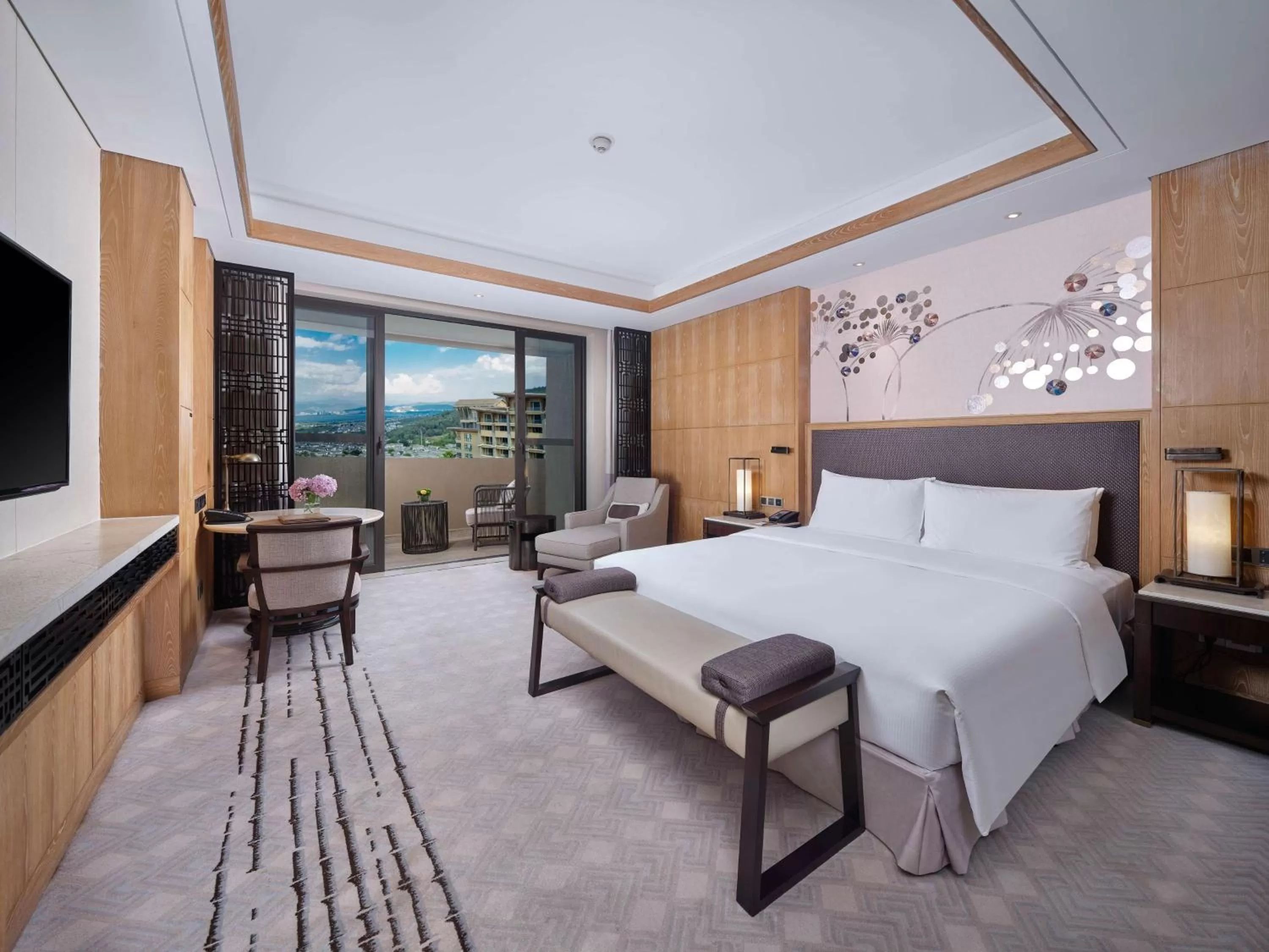 Bed in Hilton Dali Resort & Spa