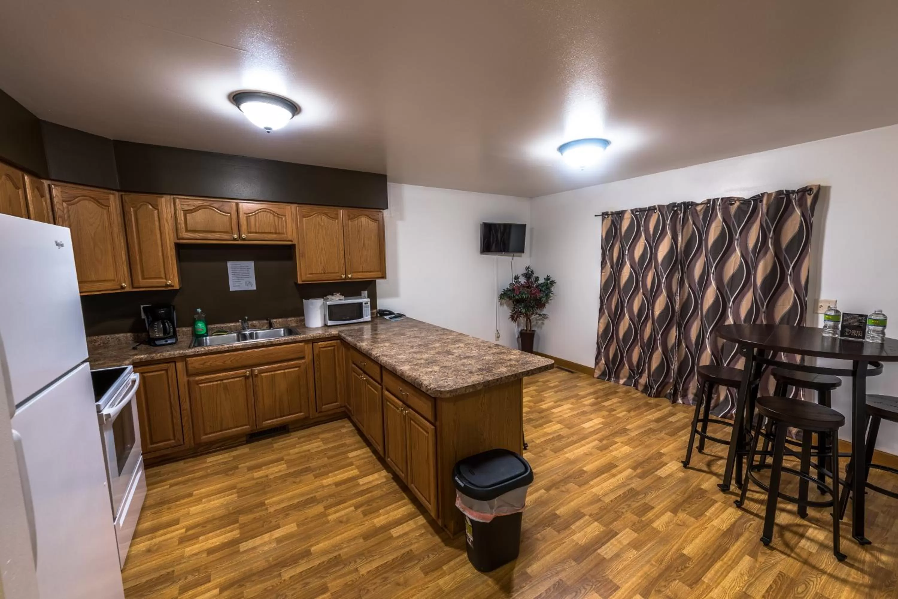 Kitchen or kitchenette in Draft Horse Inn and Suites