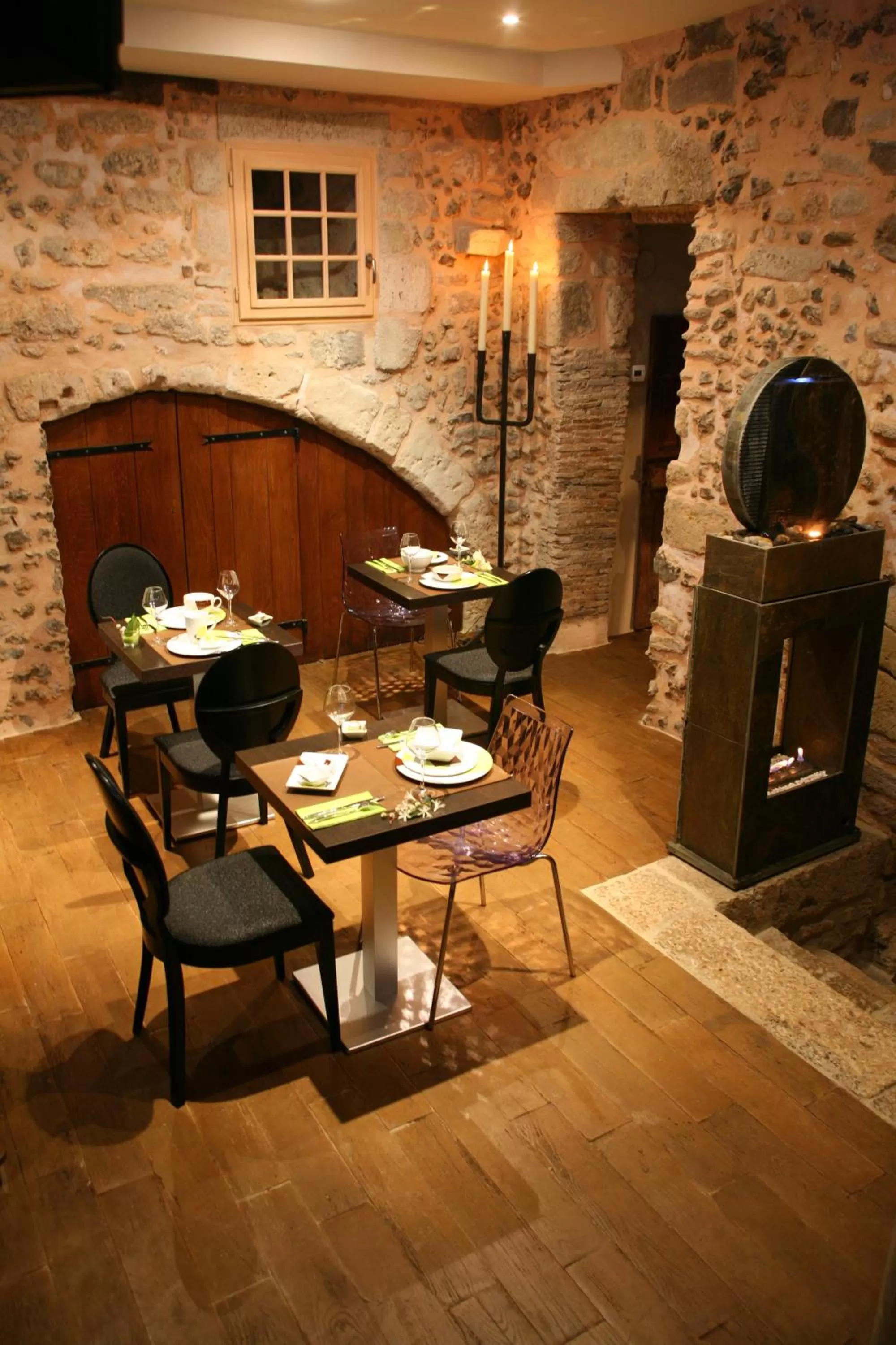 Restaurant/places to eat in Le Parvis