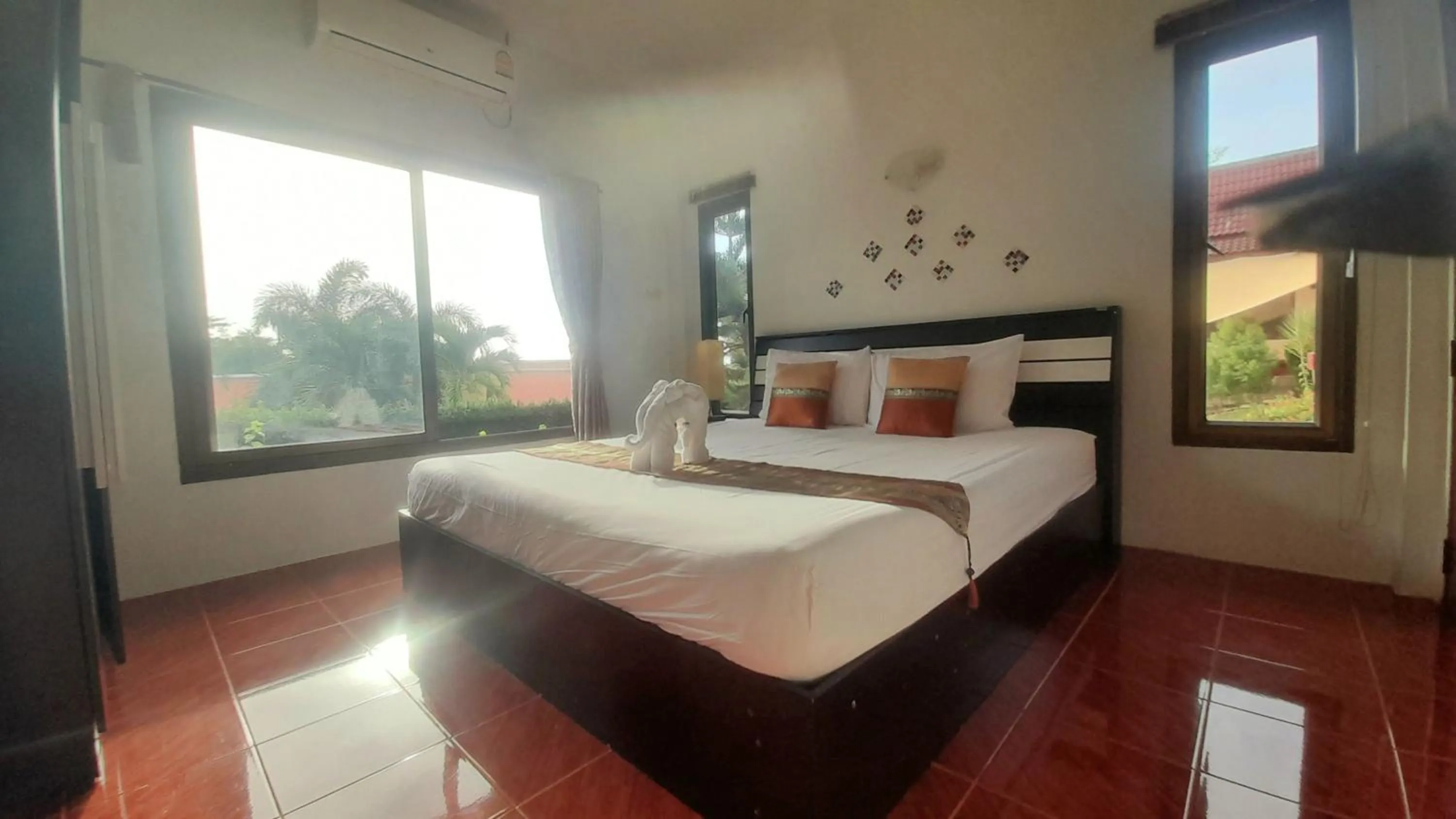 Photo of the whole room, Bed in Samui Diving Resort