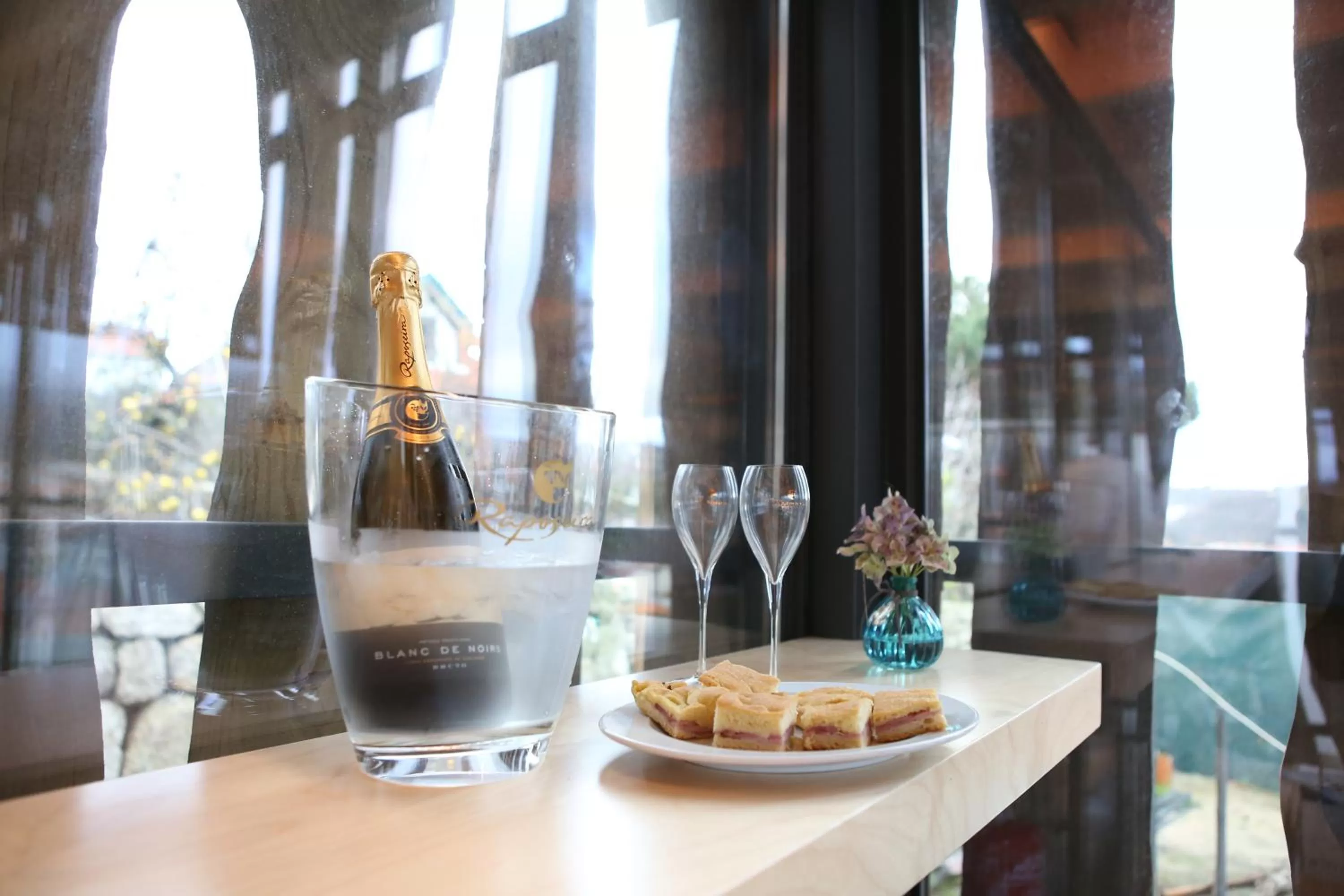 Lounge or bar in Muralha Charm House