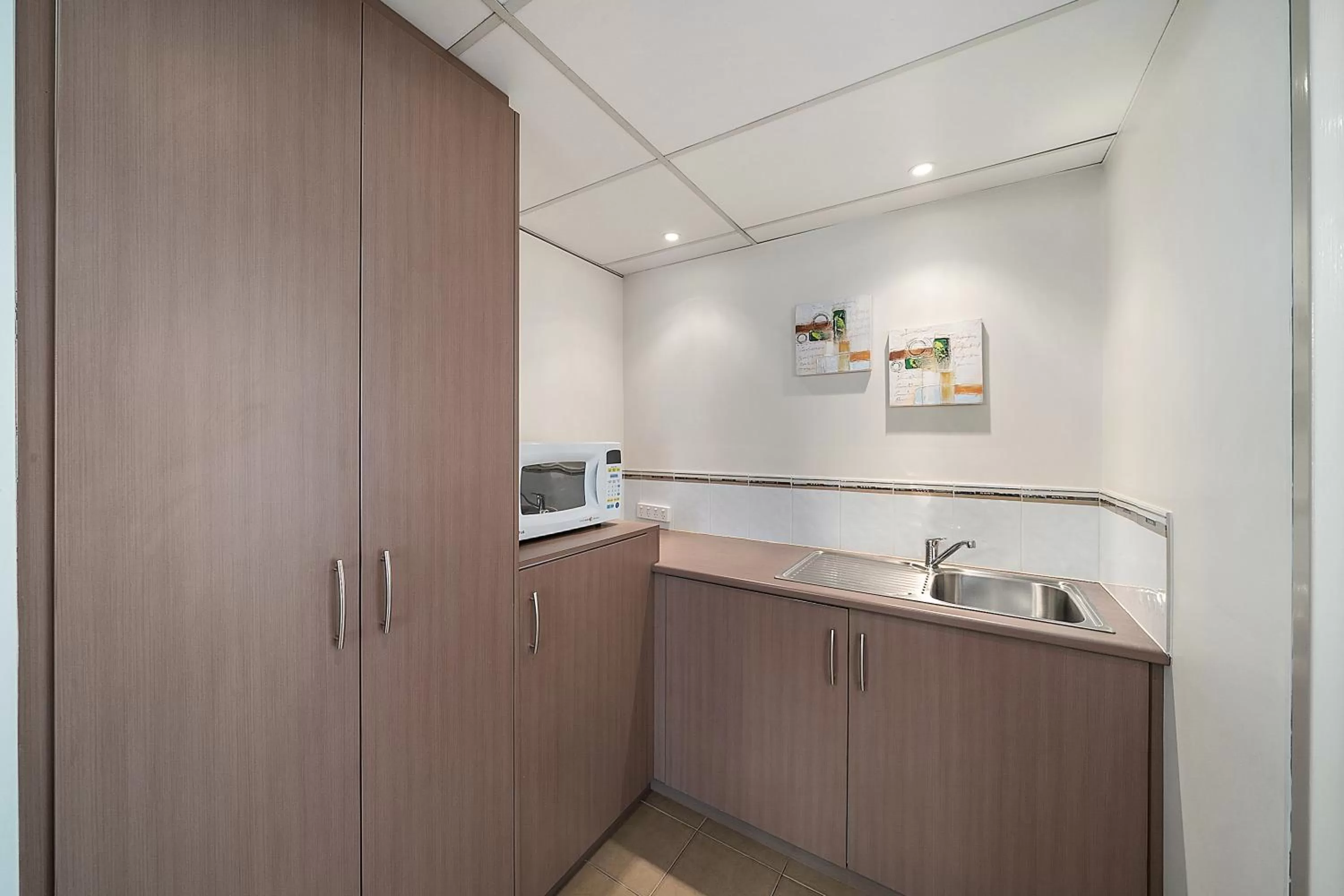 Kitchen or kitchenette in Comfort Inn Heritage Wagga