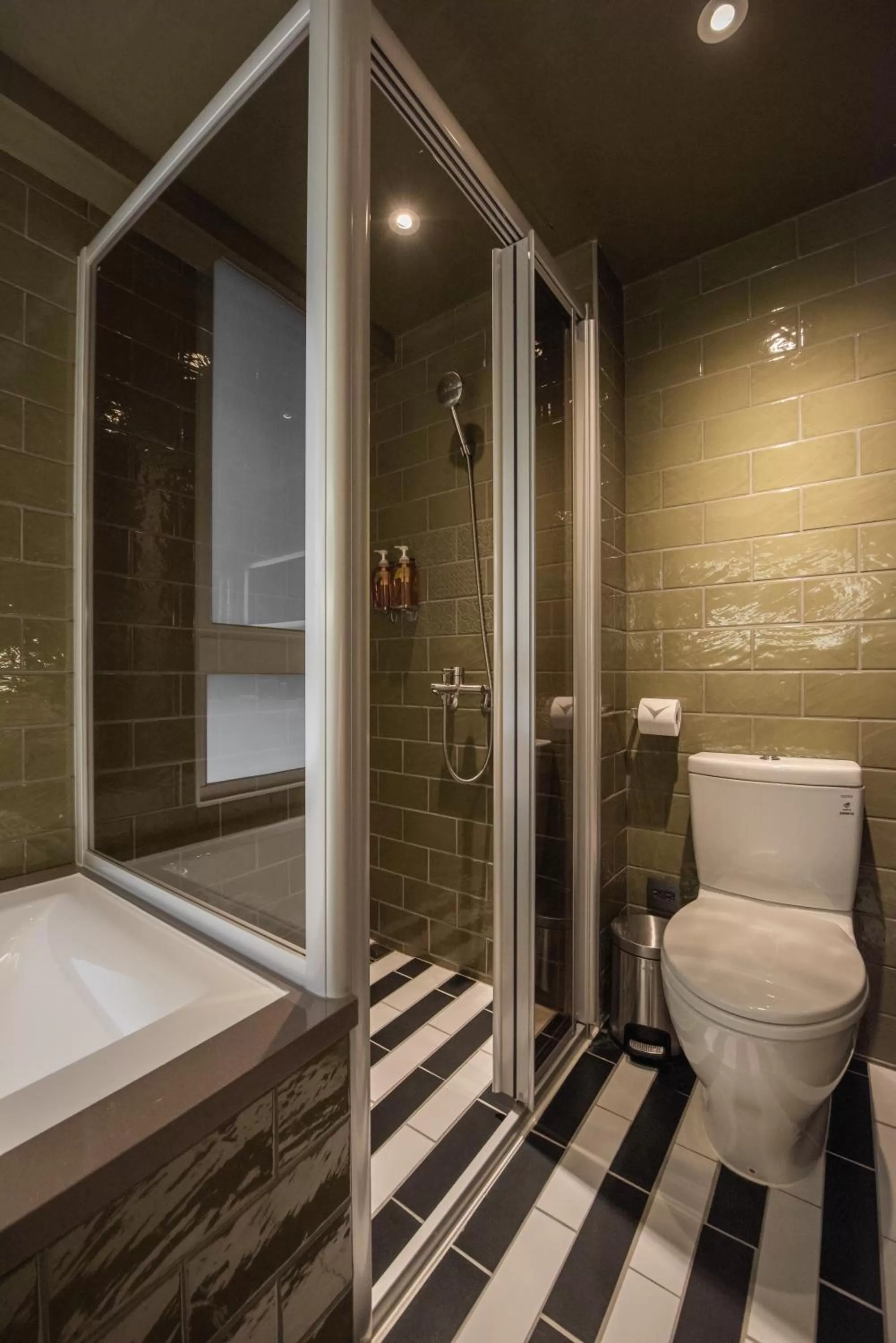 Shower in Ramble Hotel