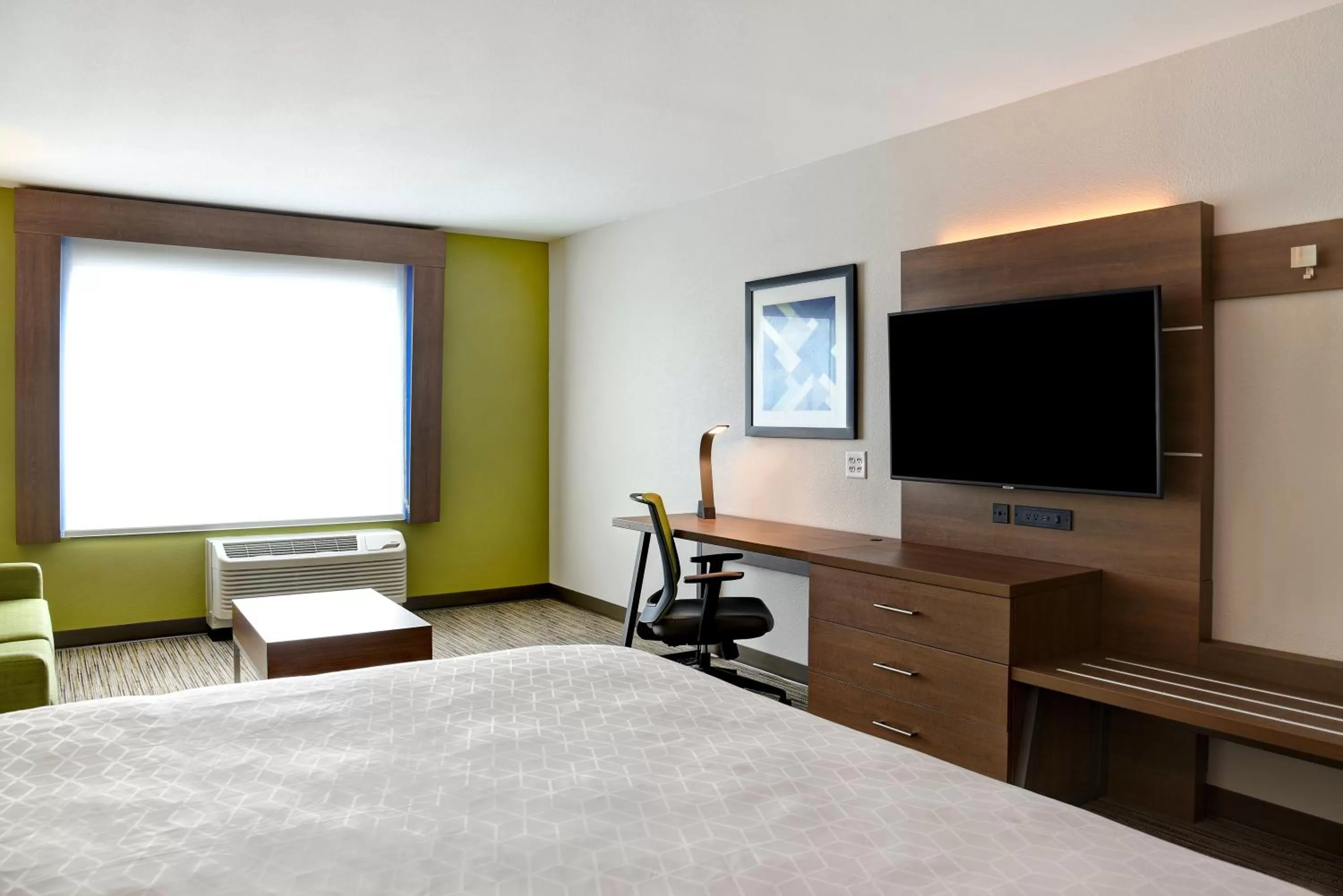 Photo of the whole room, Bed in Holiday Inn Express & Suites - Ottawa by IHG