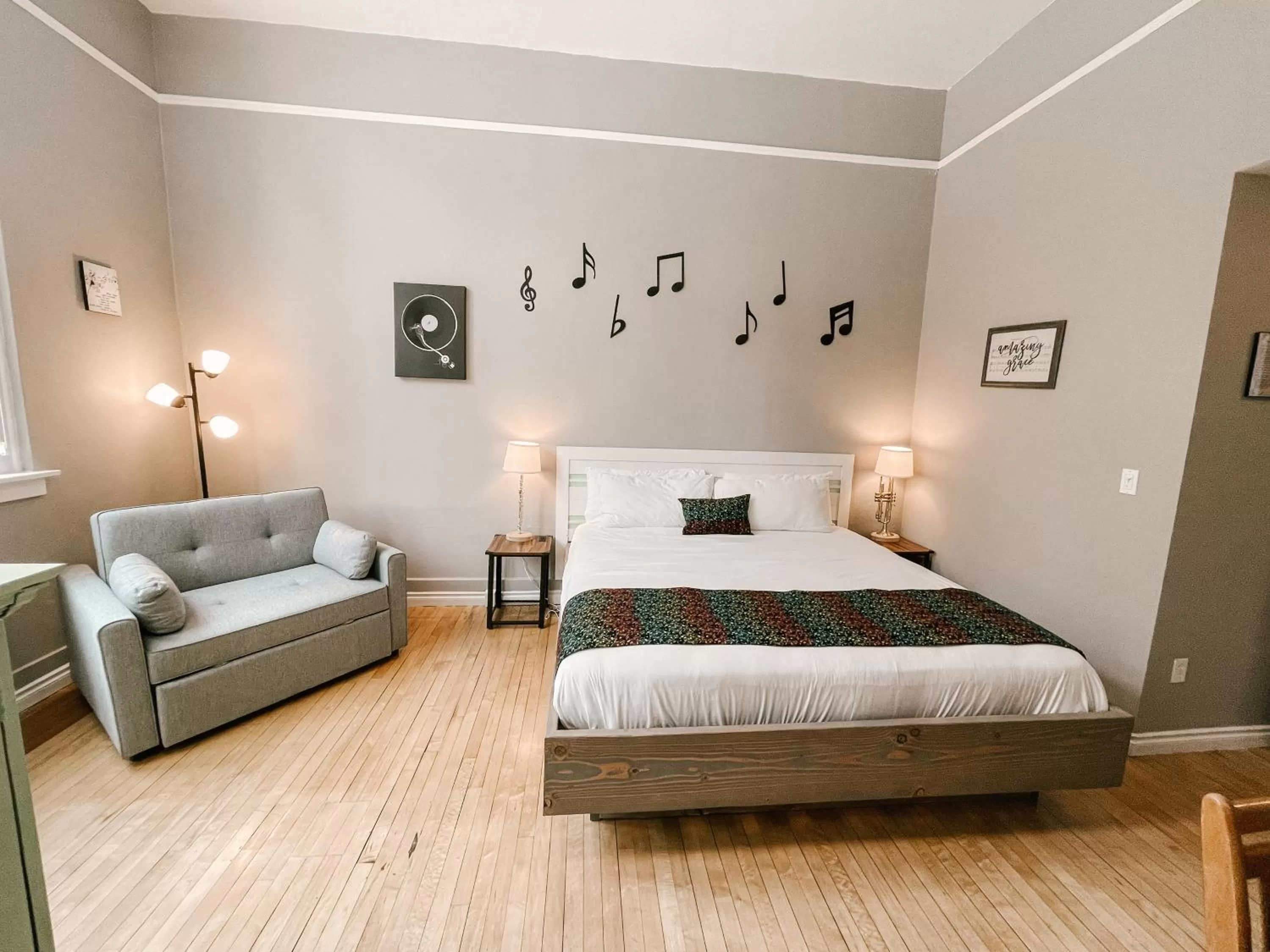 Bed in Northside School Bed & Breakfast