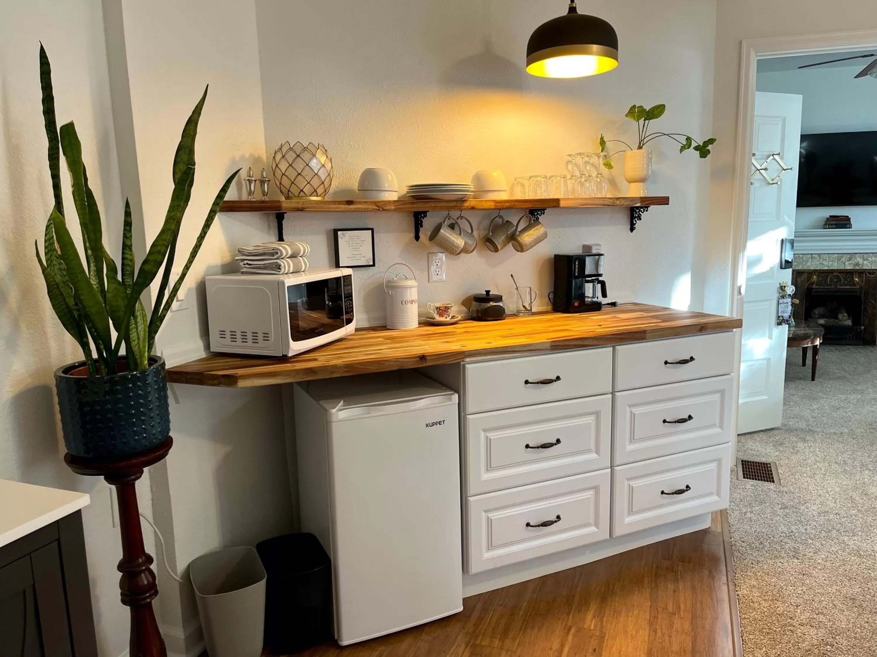 Coffee/tea facilities in Flora House Denver