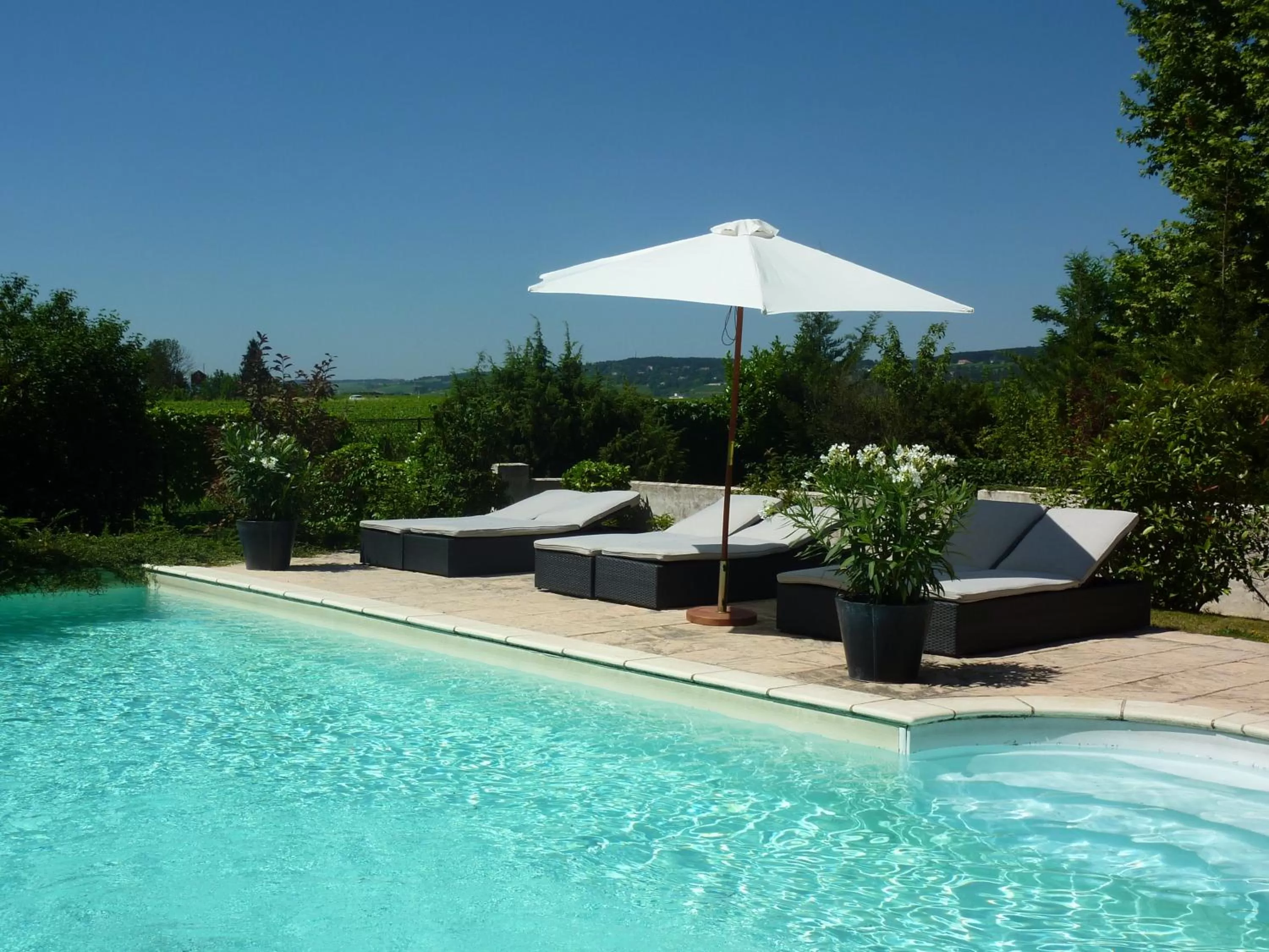 Swimming pool in Ermitage De Corton - Teritoria