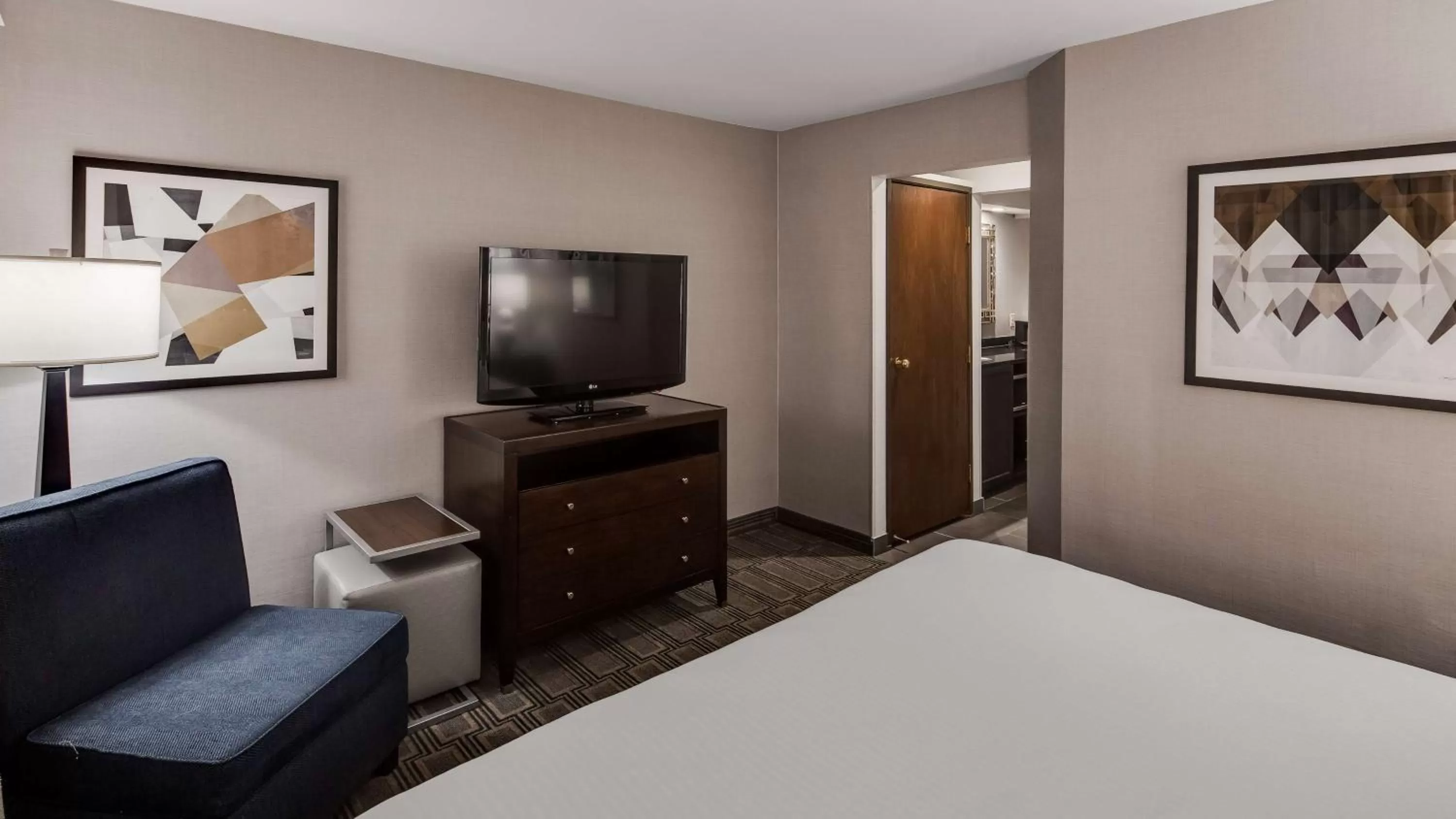 Photo of the whole room, Bed in Best Western Lapeer Inn