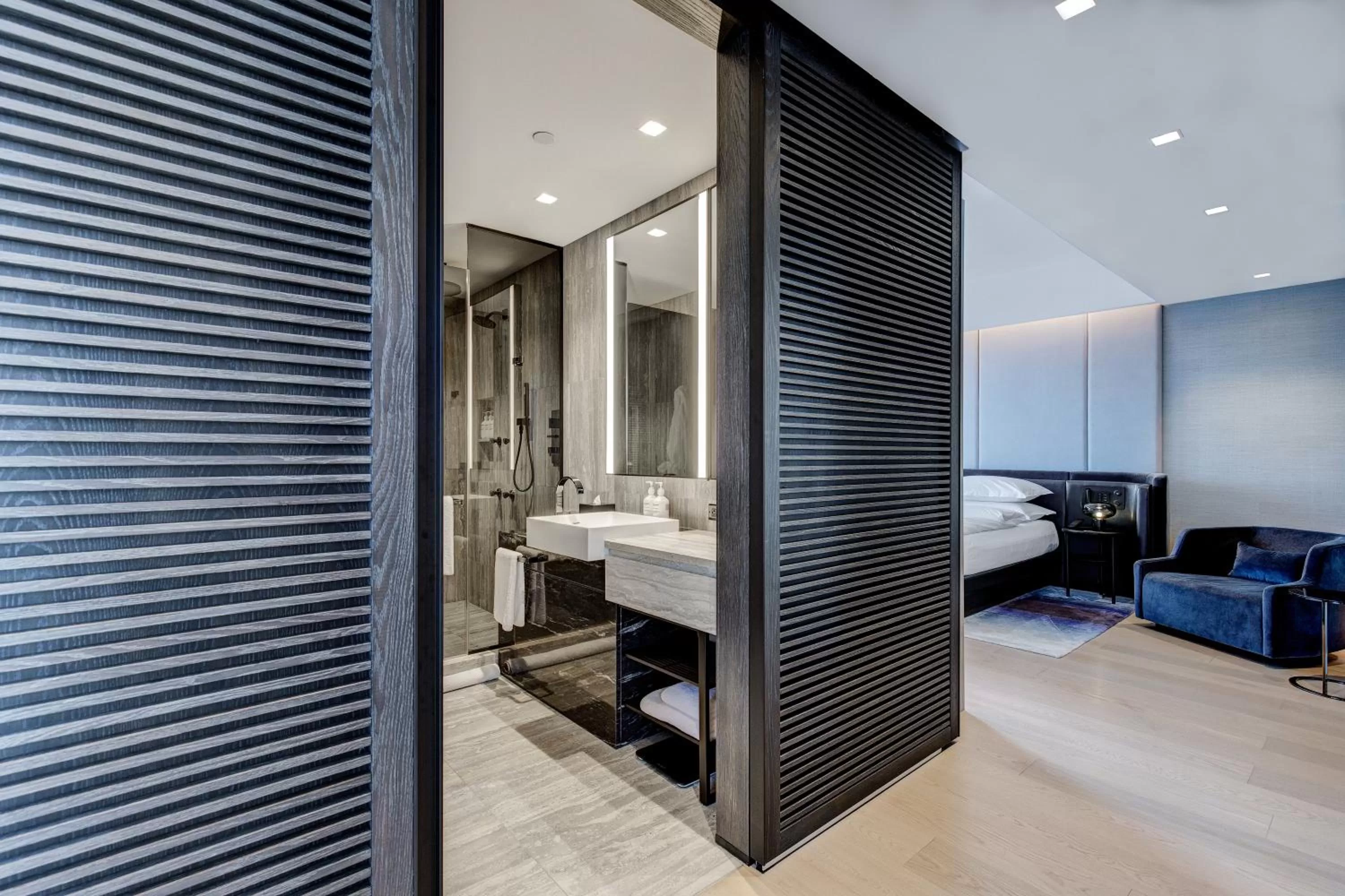 Photo of the whole room in Equinox Hotel New York