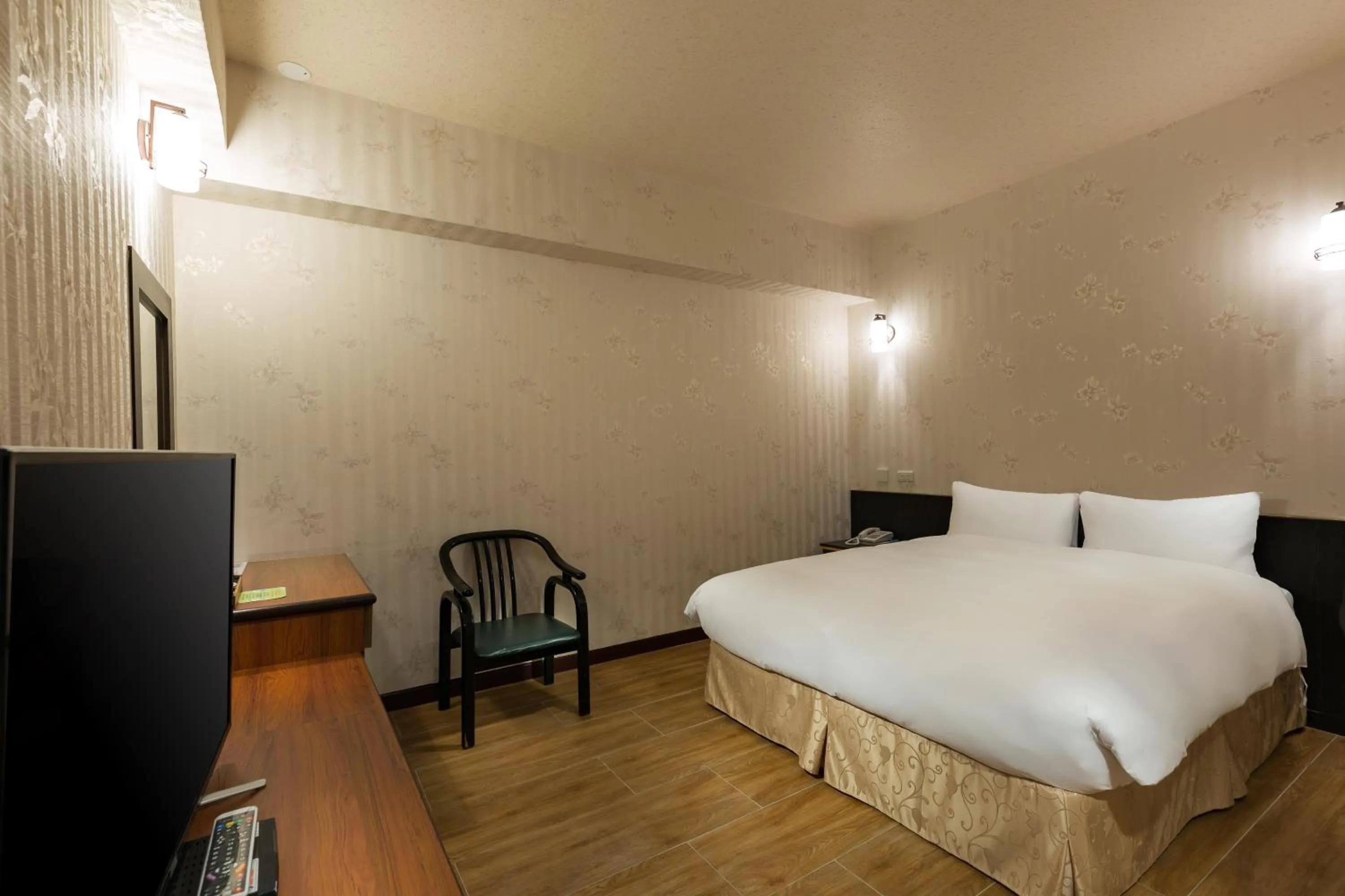 Photo of the whole room, Bed in Lishin Hotel