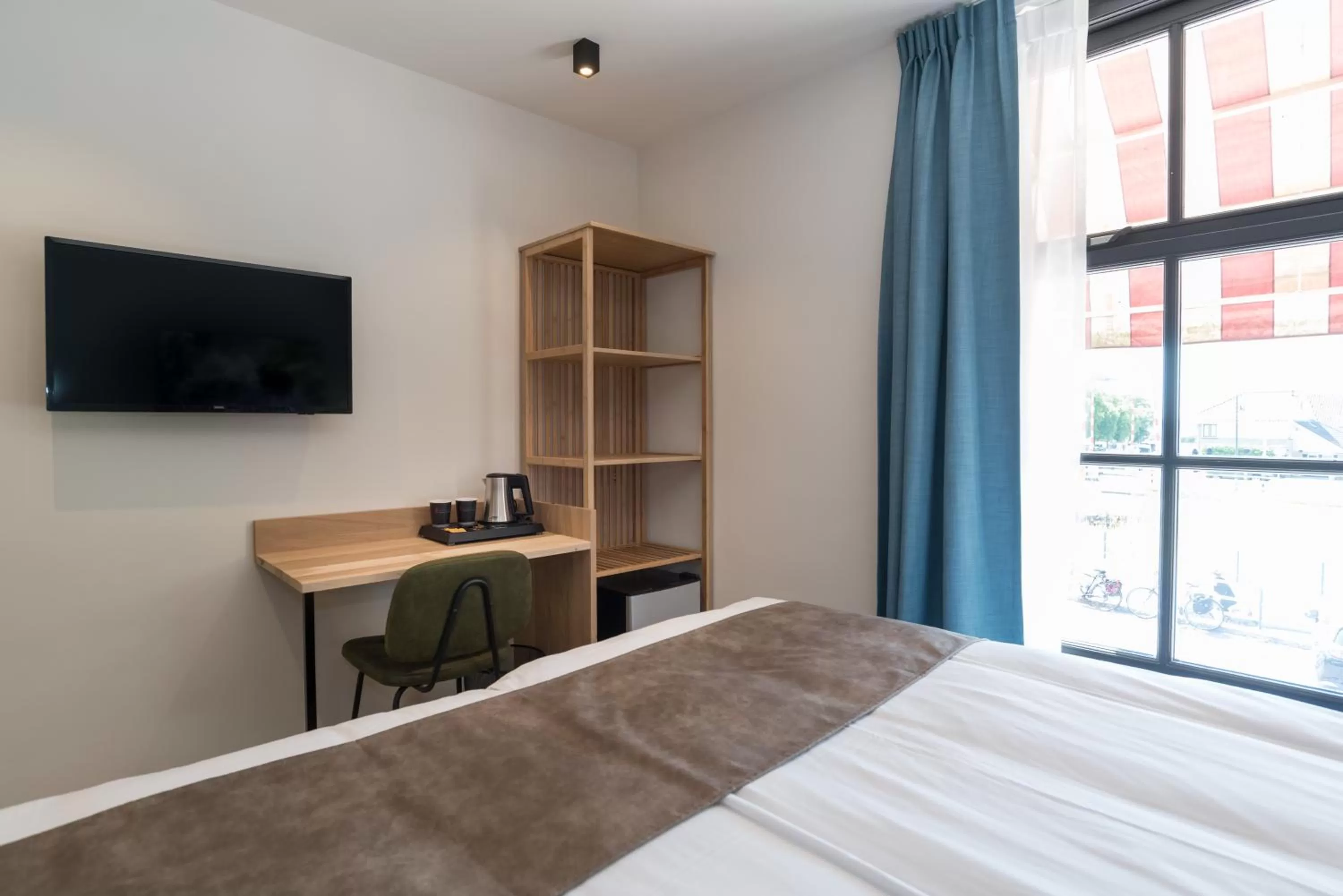 Coffee/tea facilities, Bed in Hof van Holland Hotel