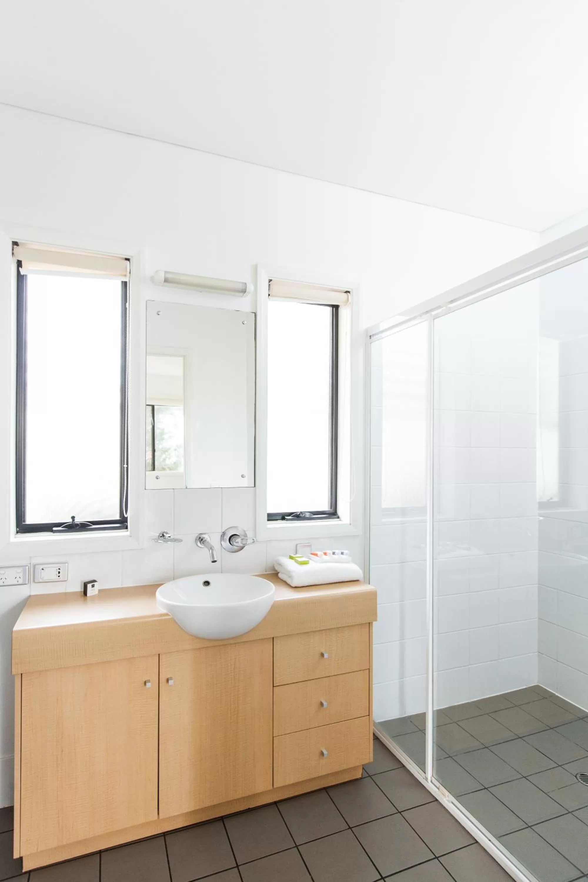 Bathroom in Majestic Oasis Apartments