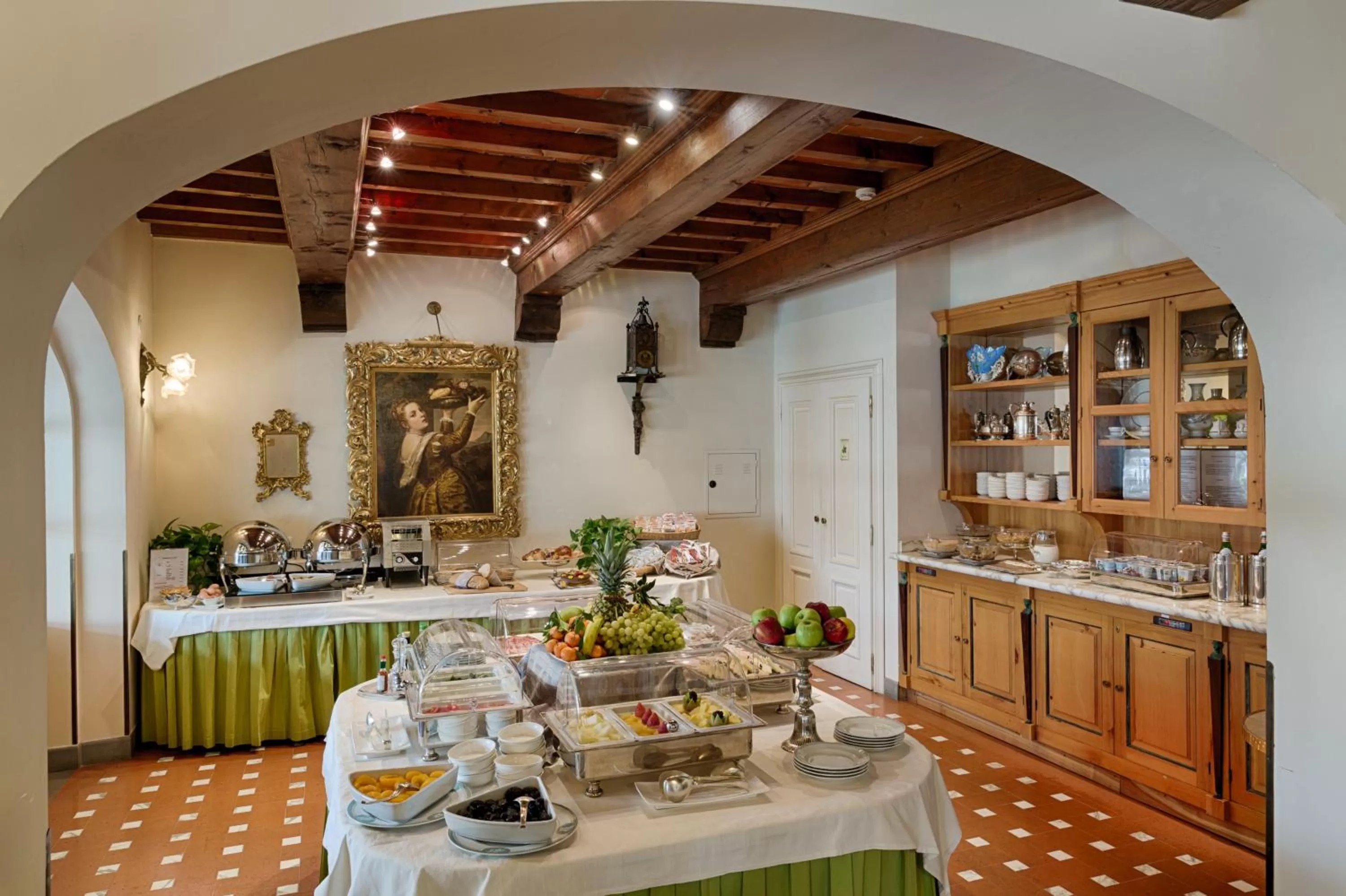 Buffet breakfast in Villa Olmi Firenze