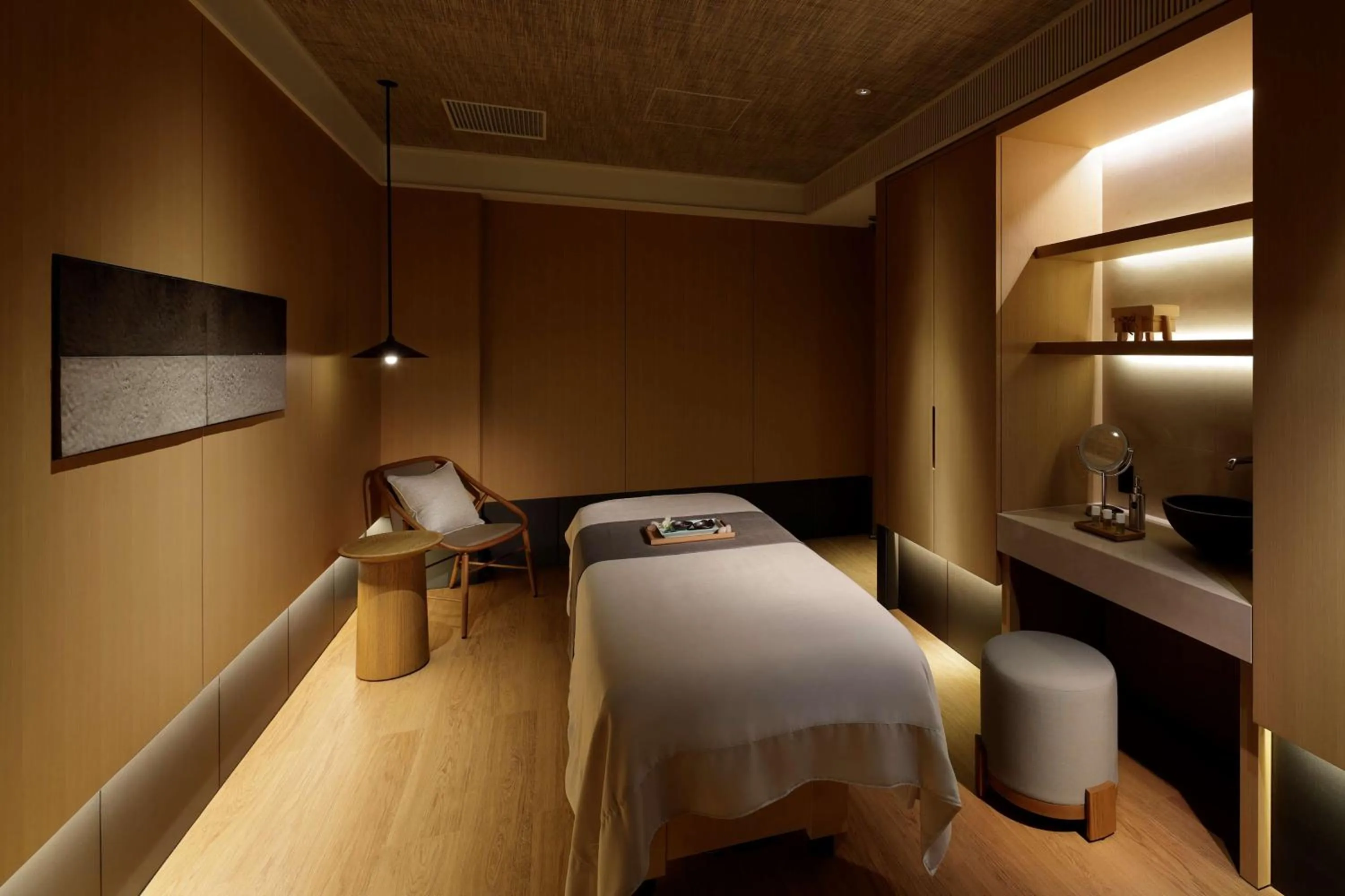 Massage, Bed in ROKU KYOTO, LXR Hotels & Resorts by Hilton