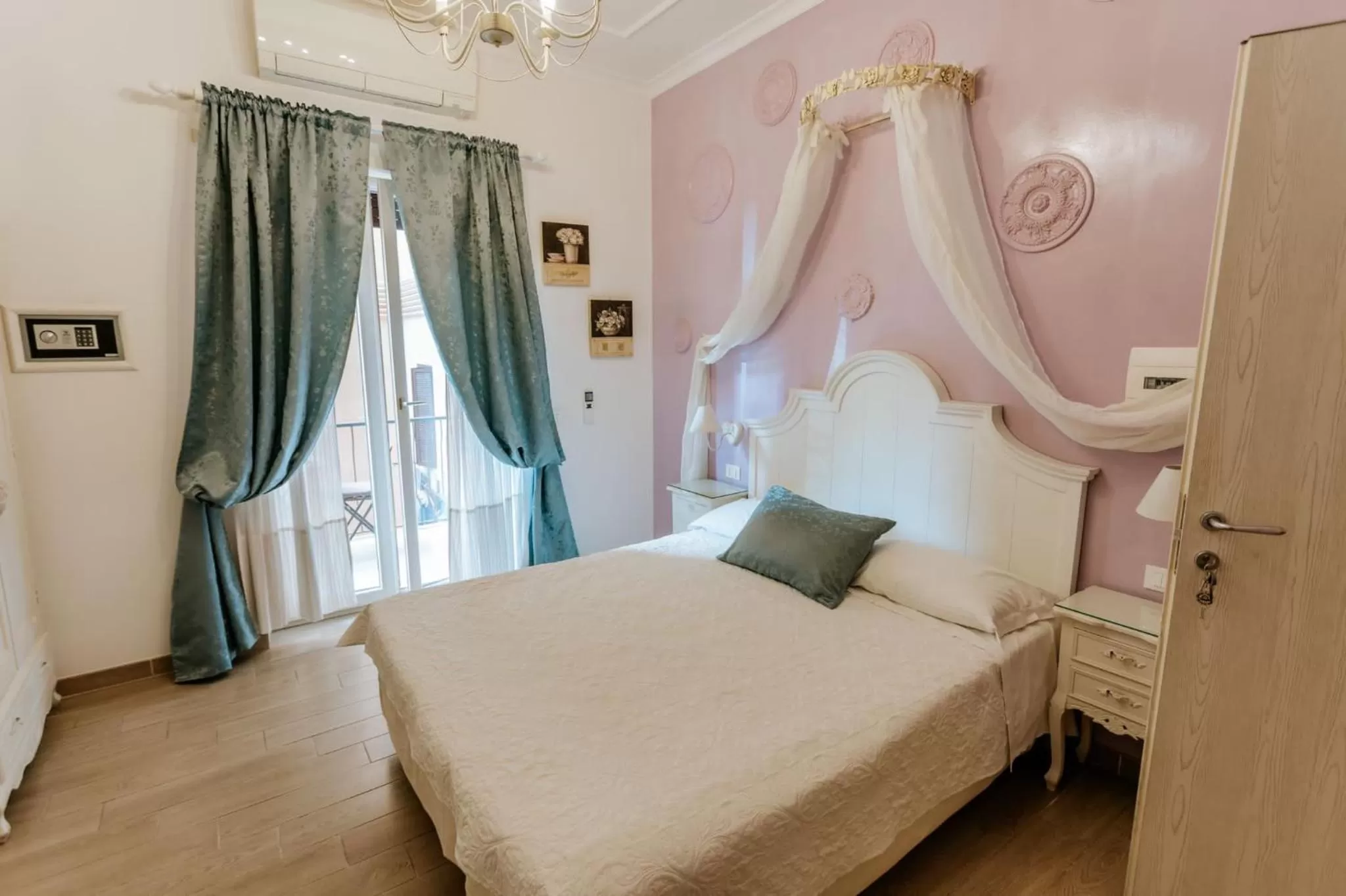 Bed in Vatican Boutique inn