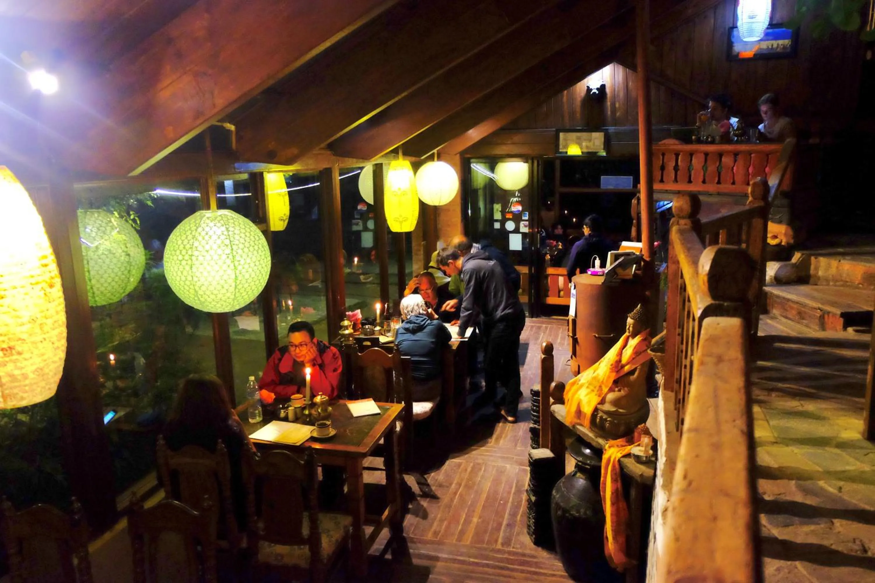 Restaurant/places to eat in Hotel At The End Of The Universe