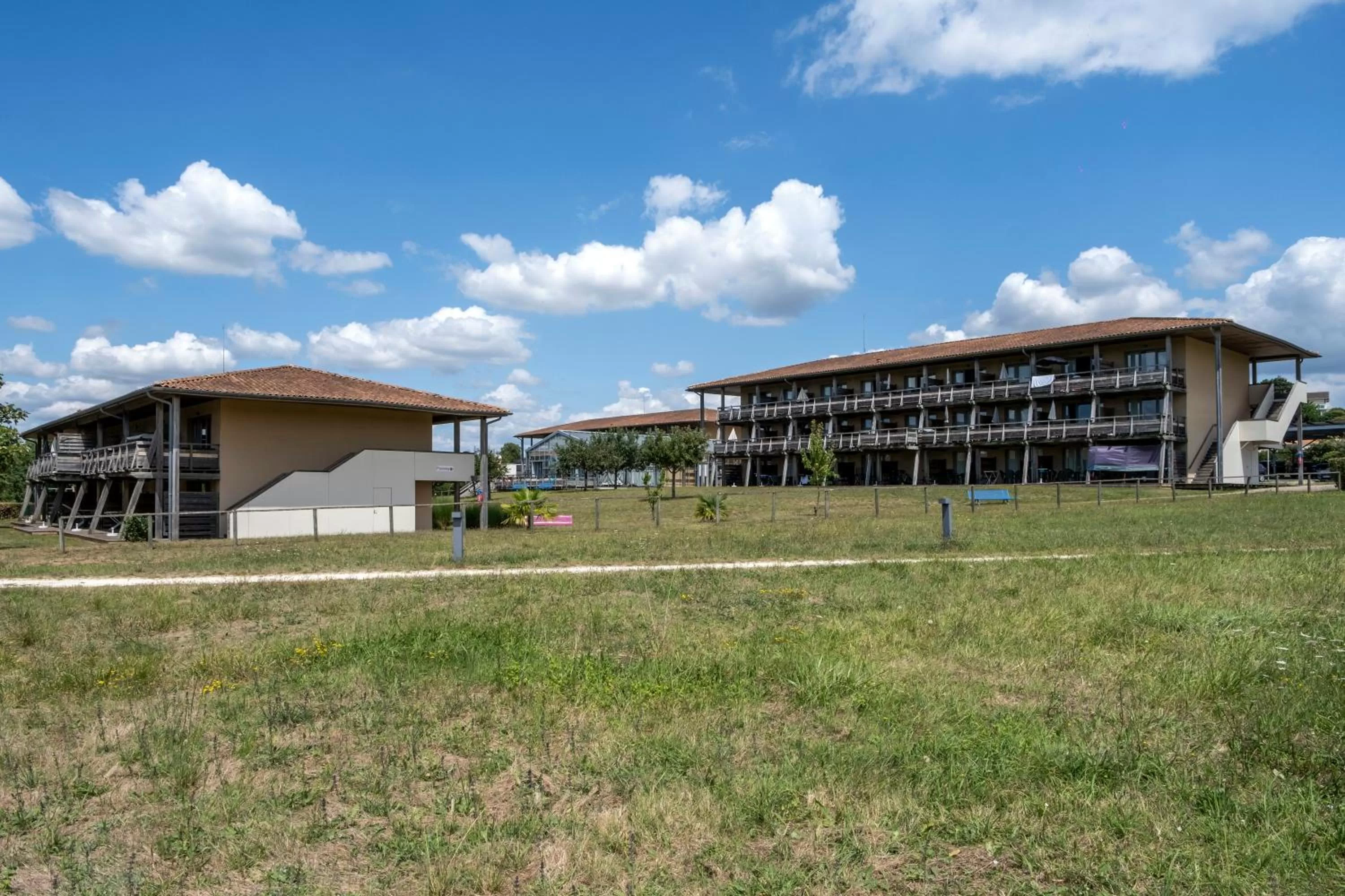 Property building in Résidence Pierre & Vacances Les Rives de la Seugne