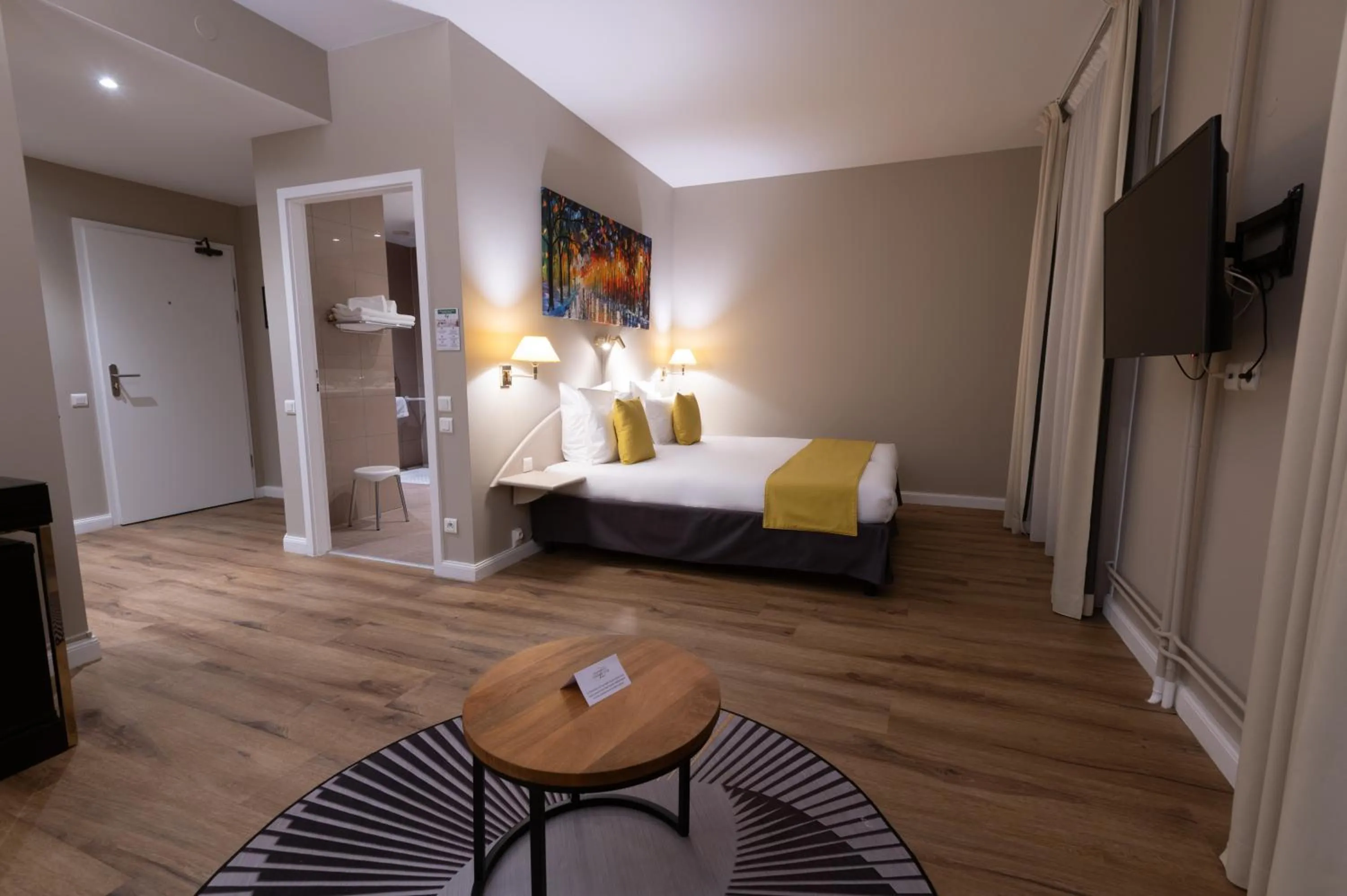 Photo of the whole room, Bed in Grand Hôtel Du Tonneau D'Or