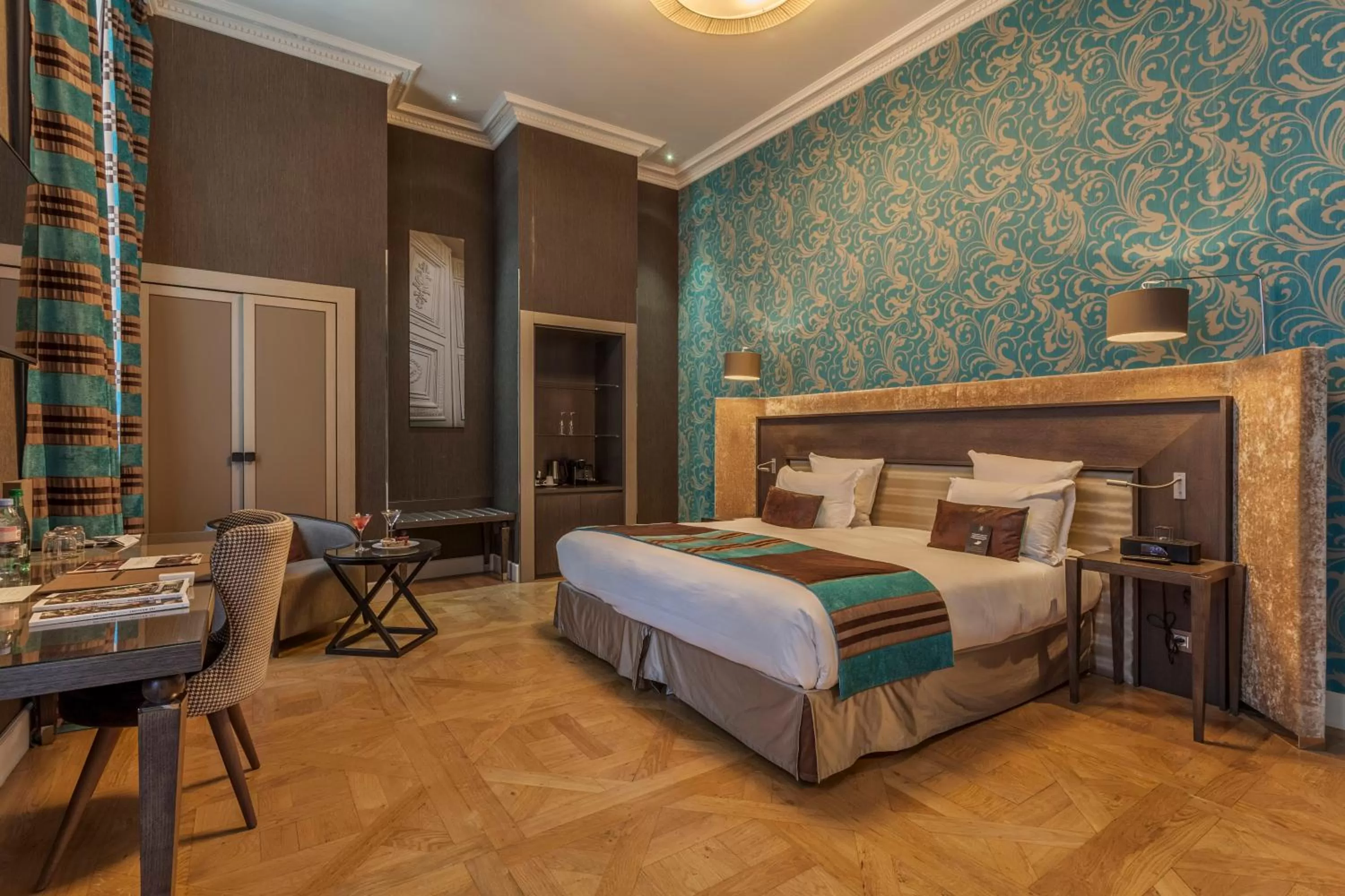 Photo of the whole room, Bed in La Cour des Consuls Hotel & Spa Toulouse - MGallery Collection