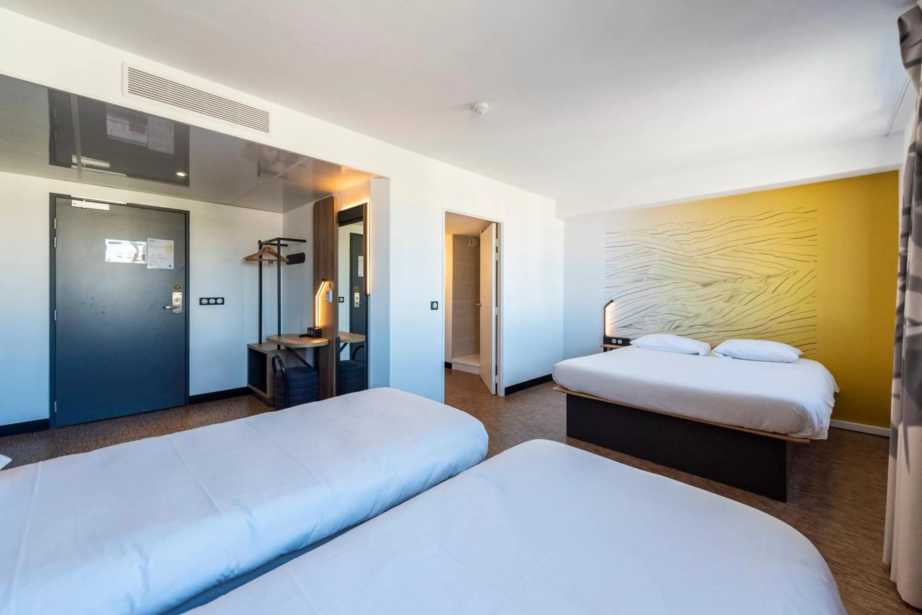 Bed in B&B HOTEL Nice Aéroport Arenas