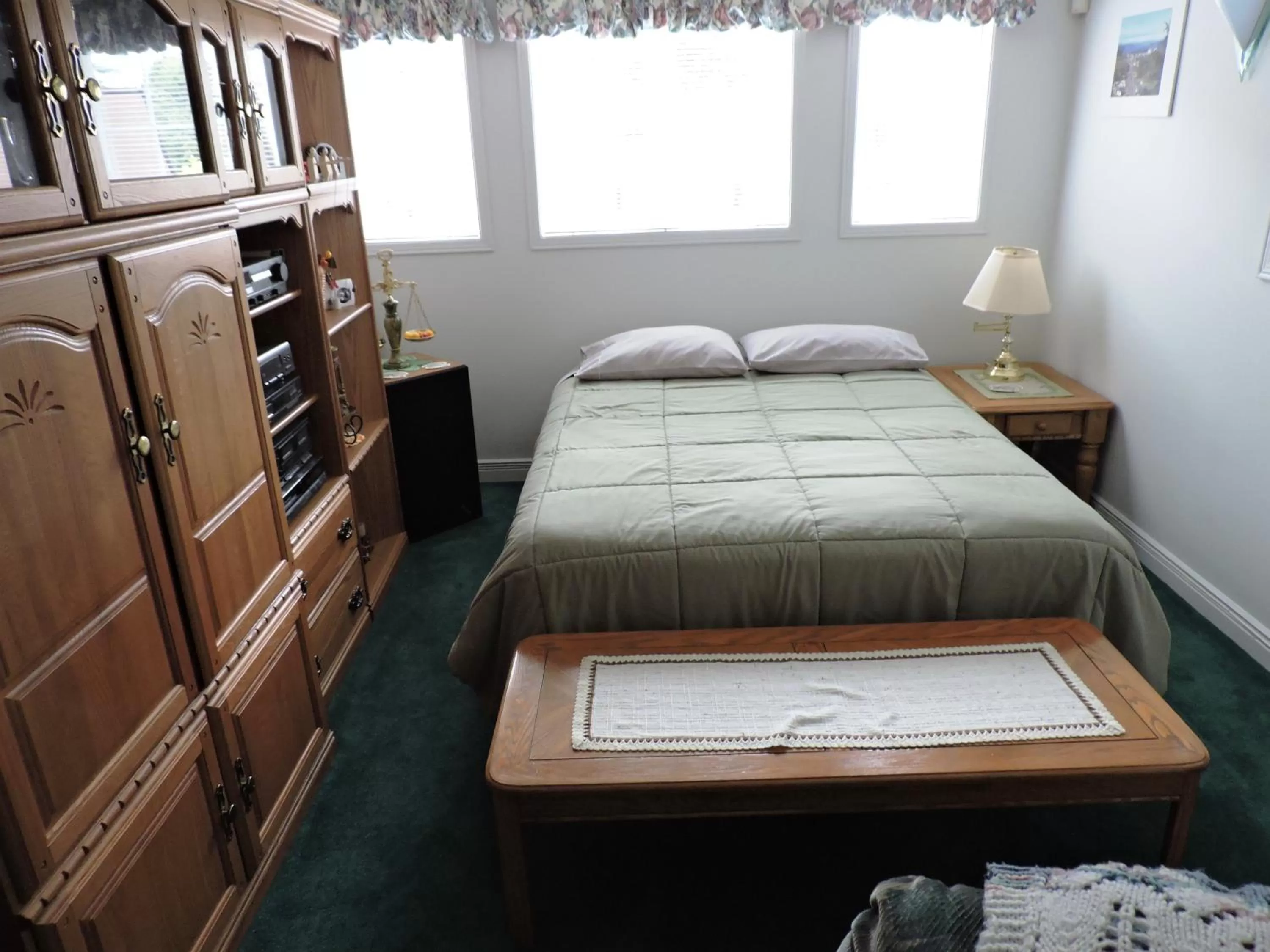 Bed in Tucked Inn the Harbour B&B