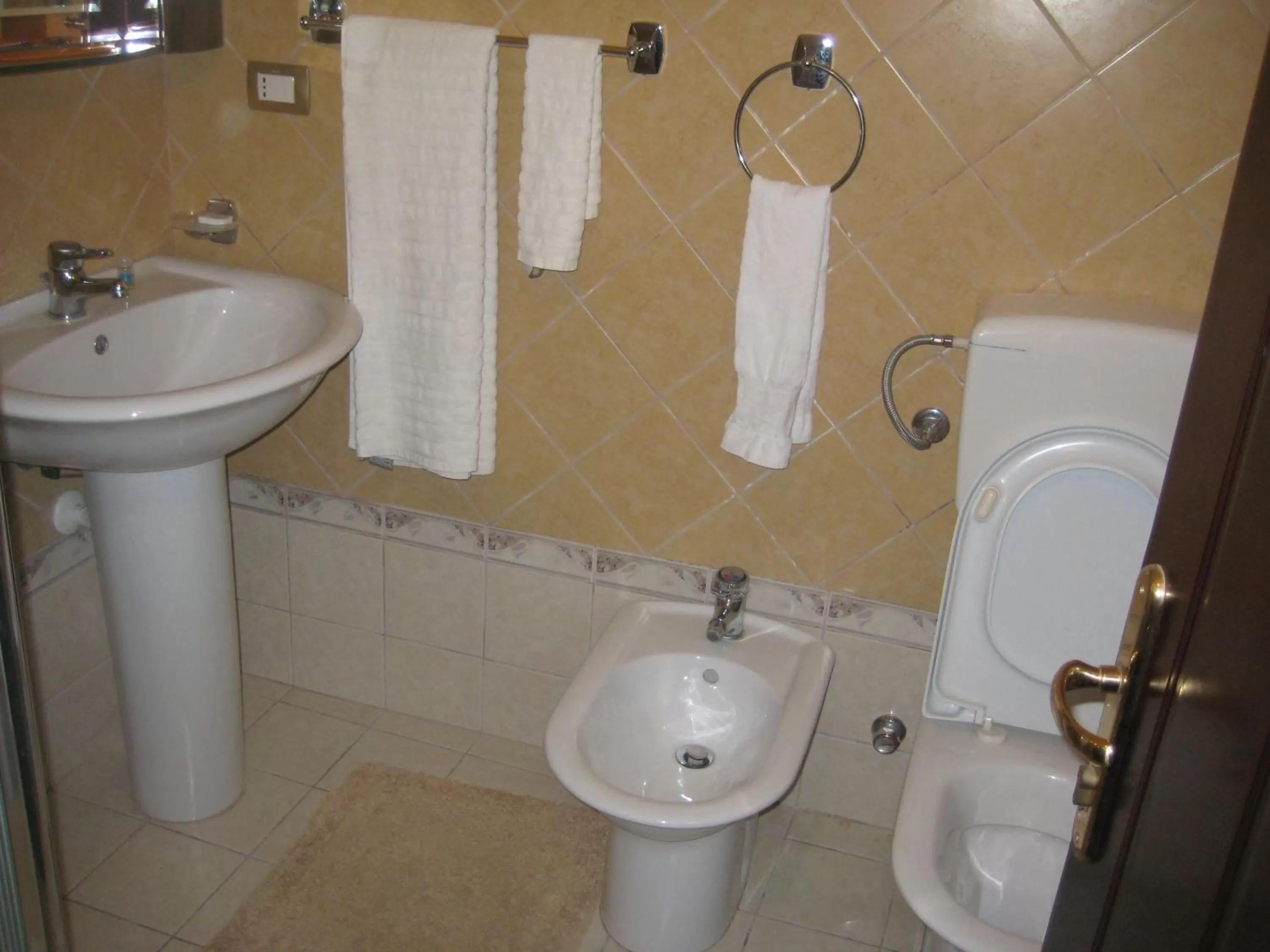 Toilet, Bathroom in Drini Hotel