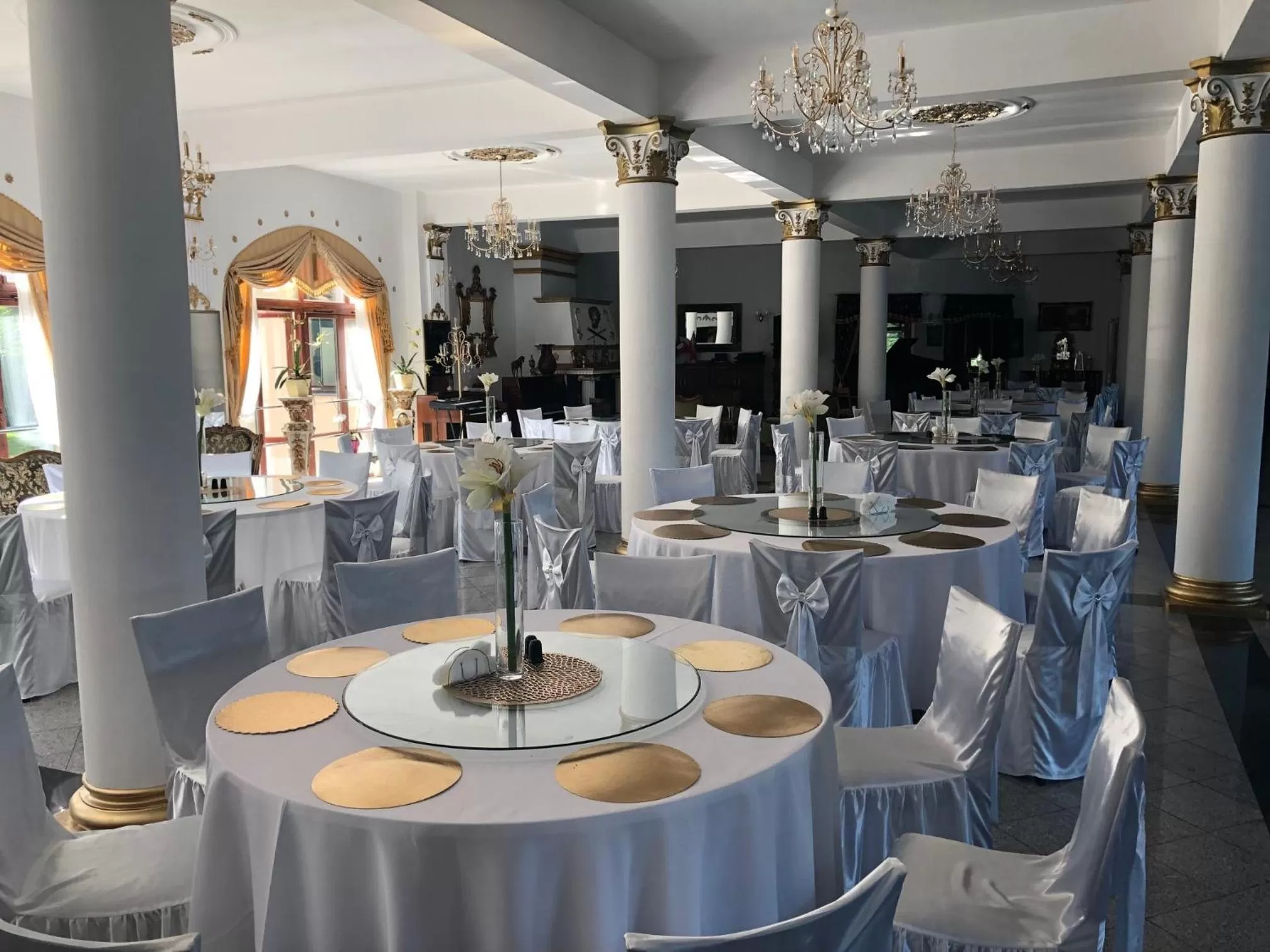 Restaurant/Places to Eat in Pałac na wodzie Falkowski Medical & SPA & Conference