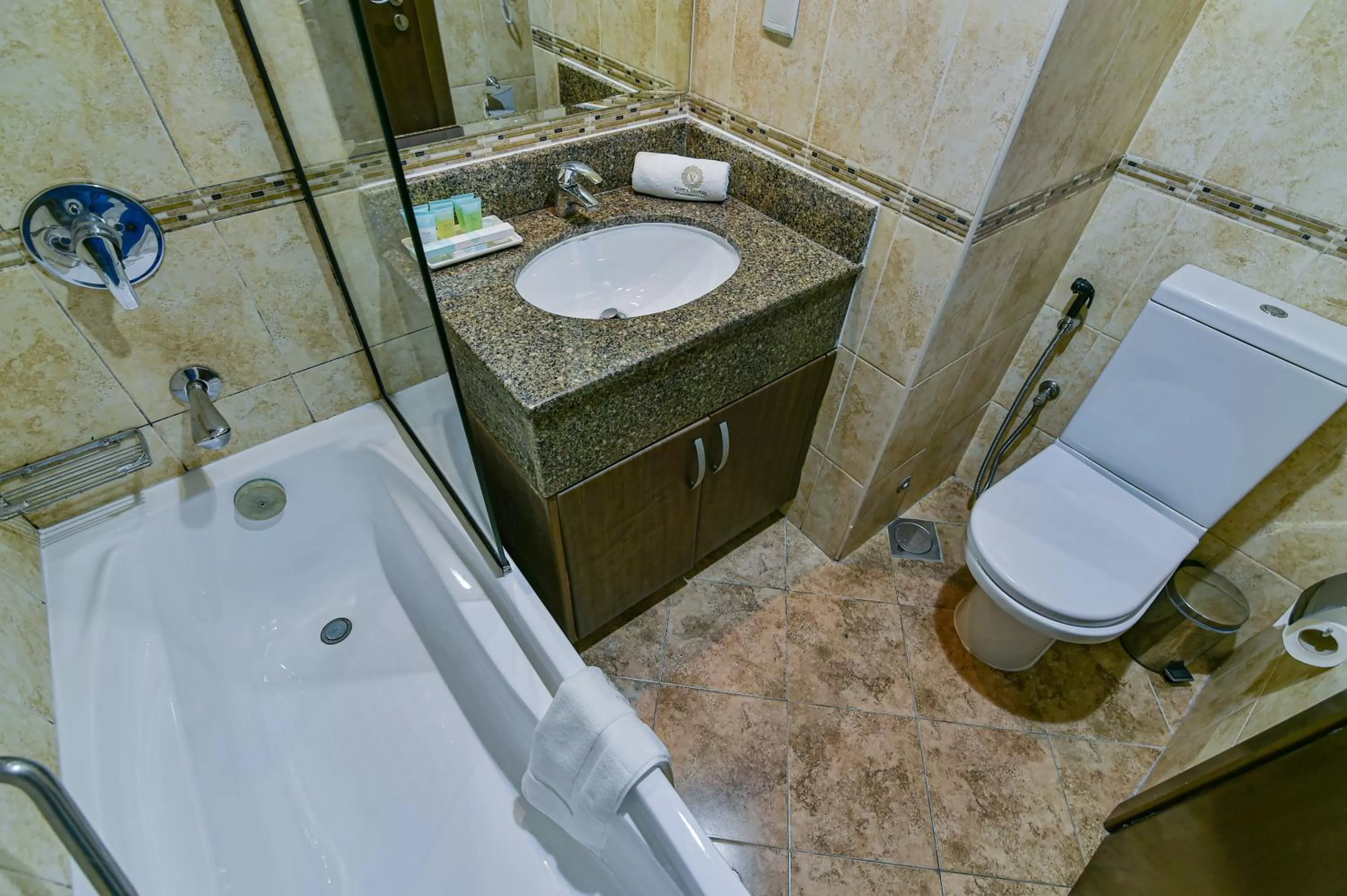 Hot Tub, Bathroom in VISTA HOTEL APARTMENTS DELUXE