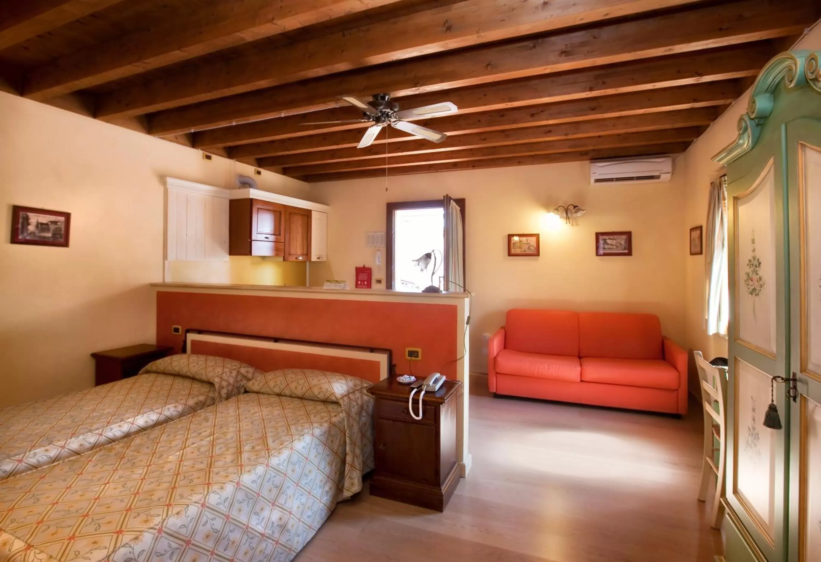 Photo of the whole room, Bed in Luna Residence Hotel