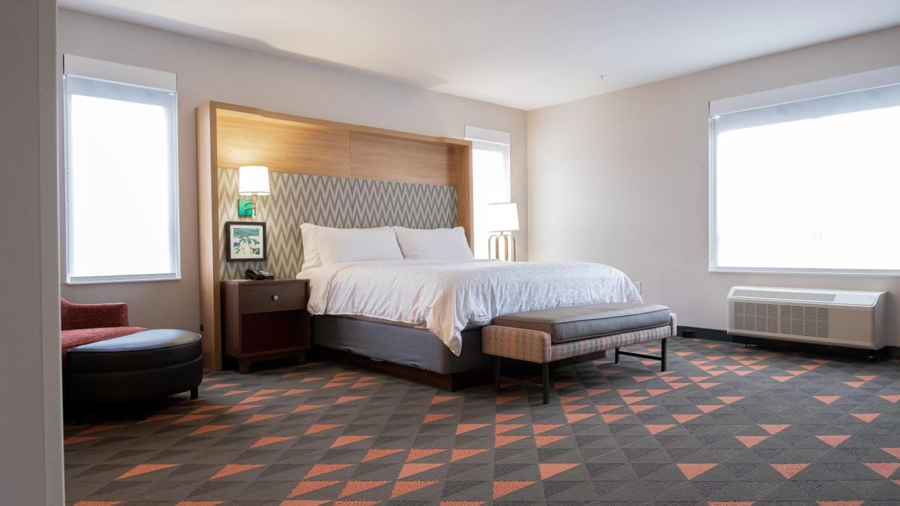 Bed in Holiday Inn & Suites Philadelphia W - Drexel Hill by IHG