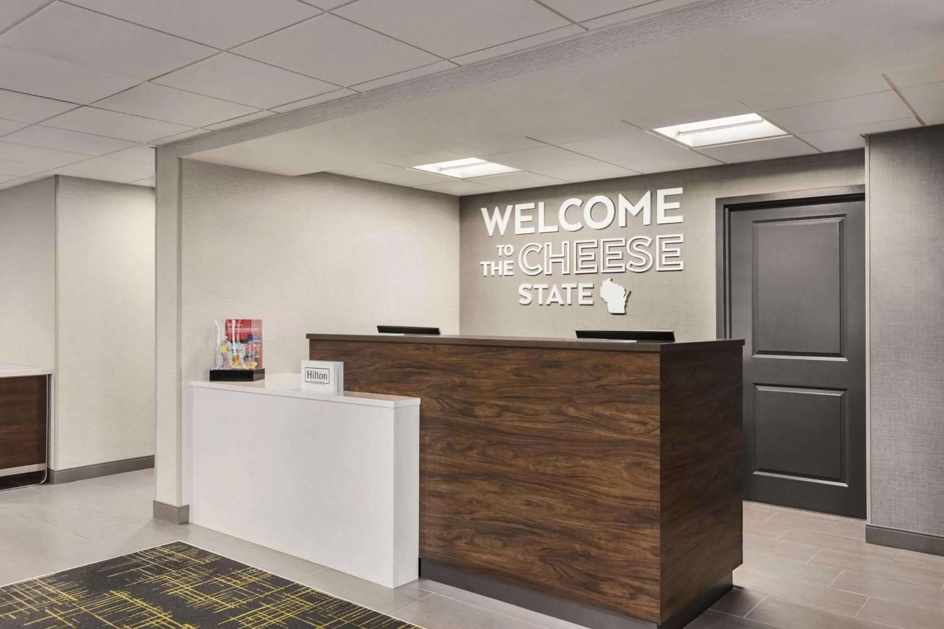 Lobby or reception in Hampton Inn Milwaukee Brookfield