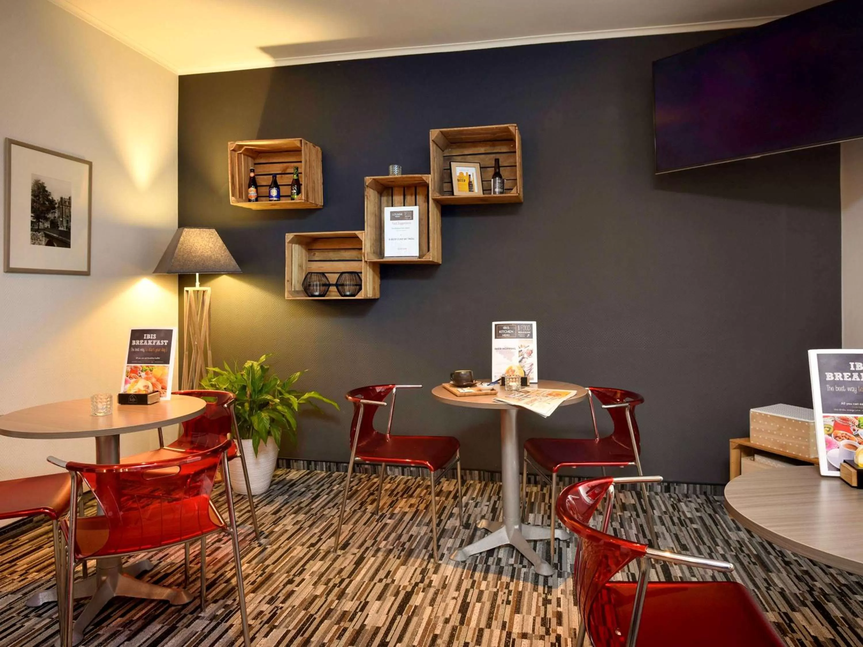 Restaurant/places to eat in ibis Charleroi Centre Gare