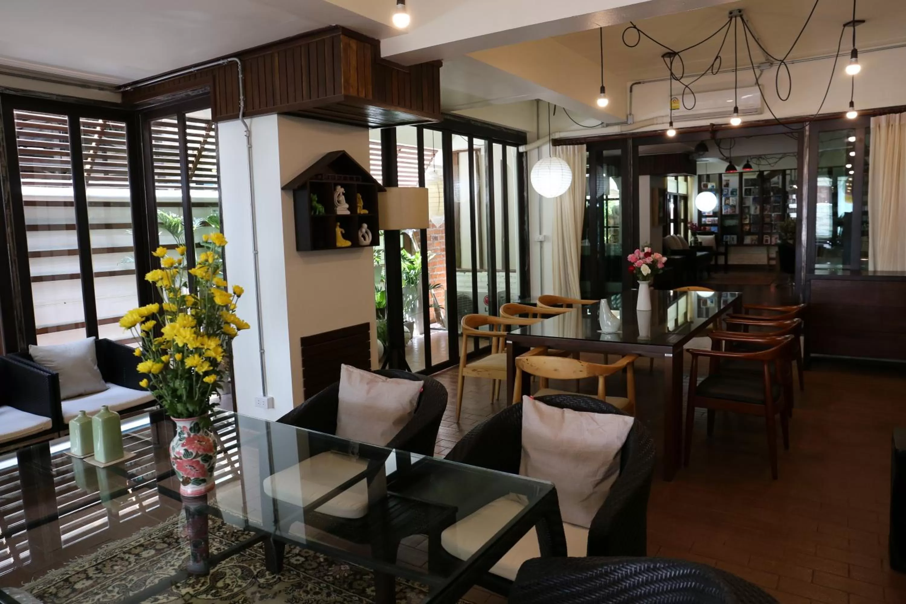 Restaurant/places to eat in Kampaeng Ngam Hotel