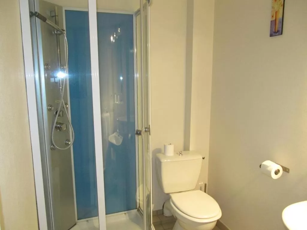 Bathroom in Pub Vauban